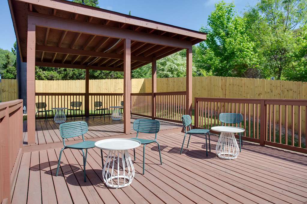 Spark by Hilton Atlanta Cumberland Ballpark Image