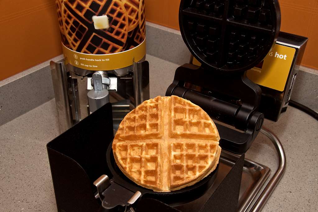 Hampton Inn & Suites Ada Image