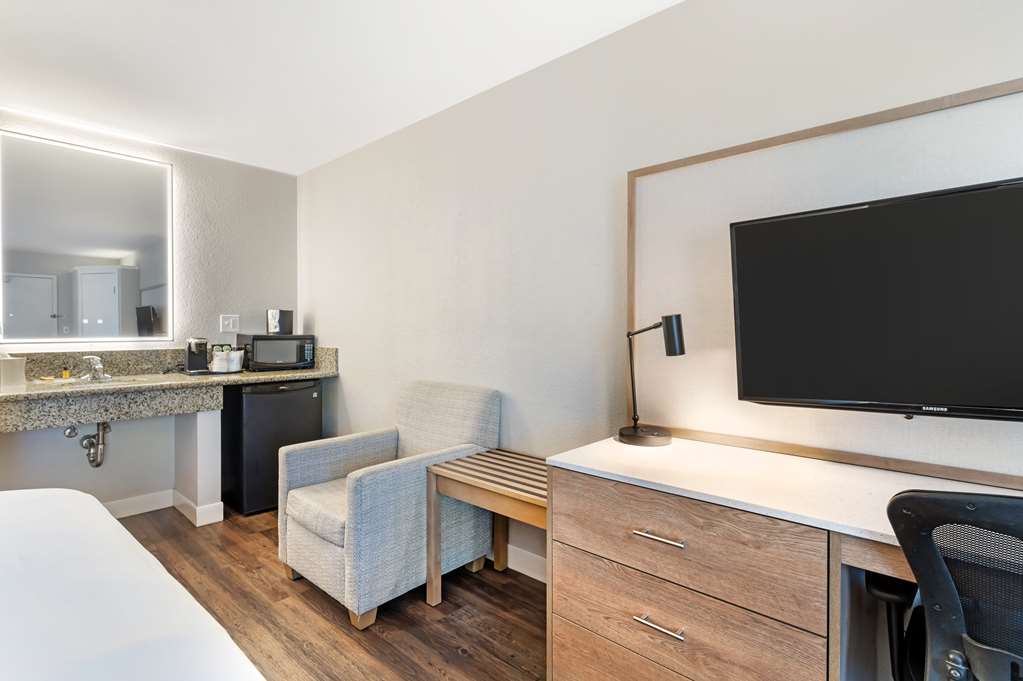 Best Western Plus Rancho Cordova Inn Image