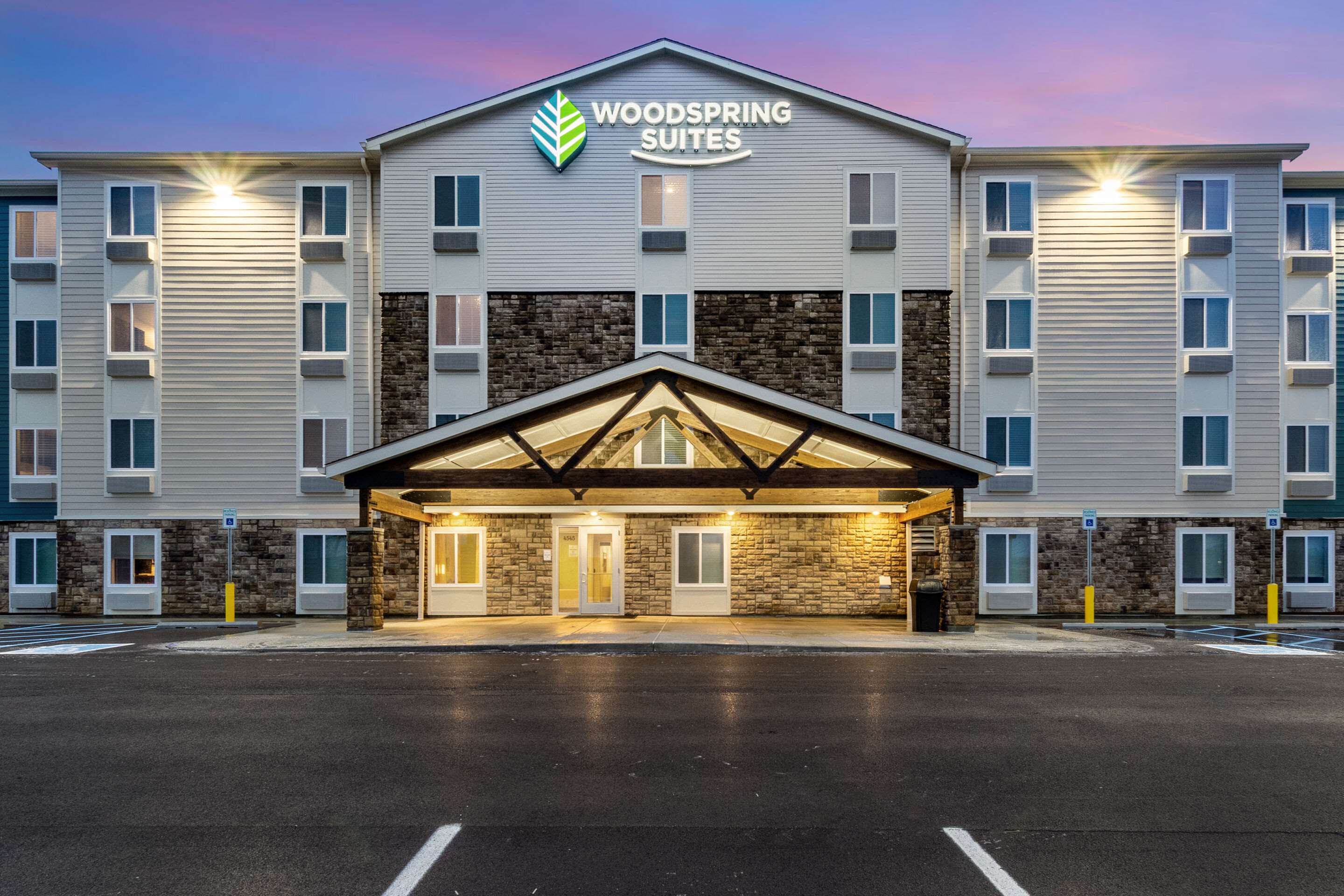 WoodSpring Suites Indianapolis Airport South Photo