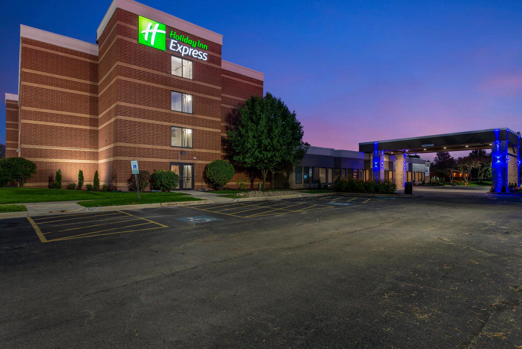 Holiday Inn Express Naperville Photo