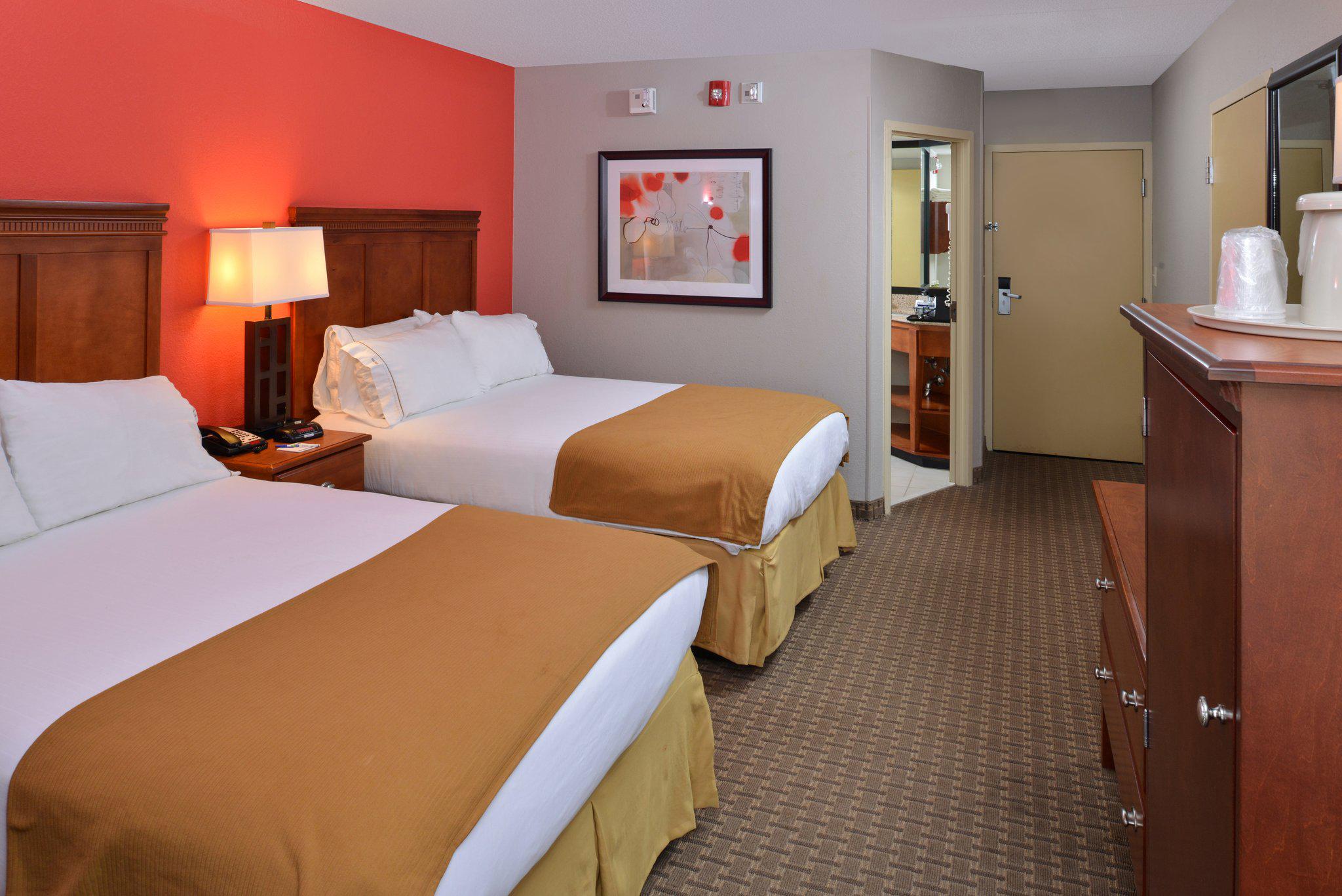 Holiday Inn Express Crestwood Photo