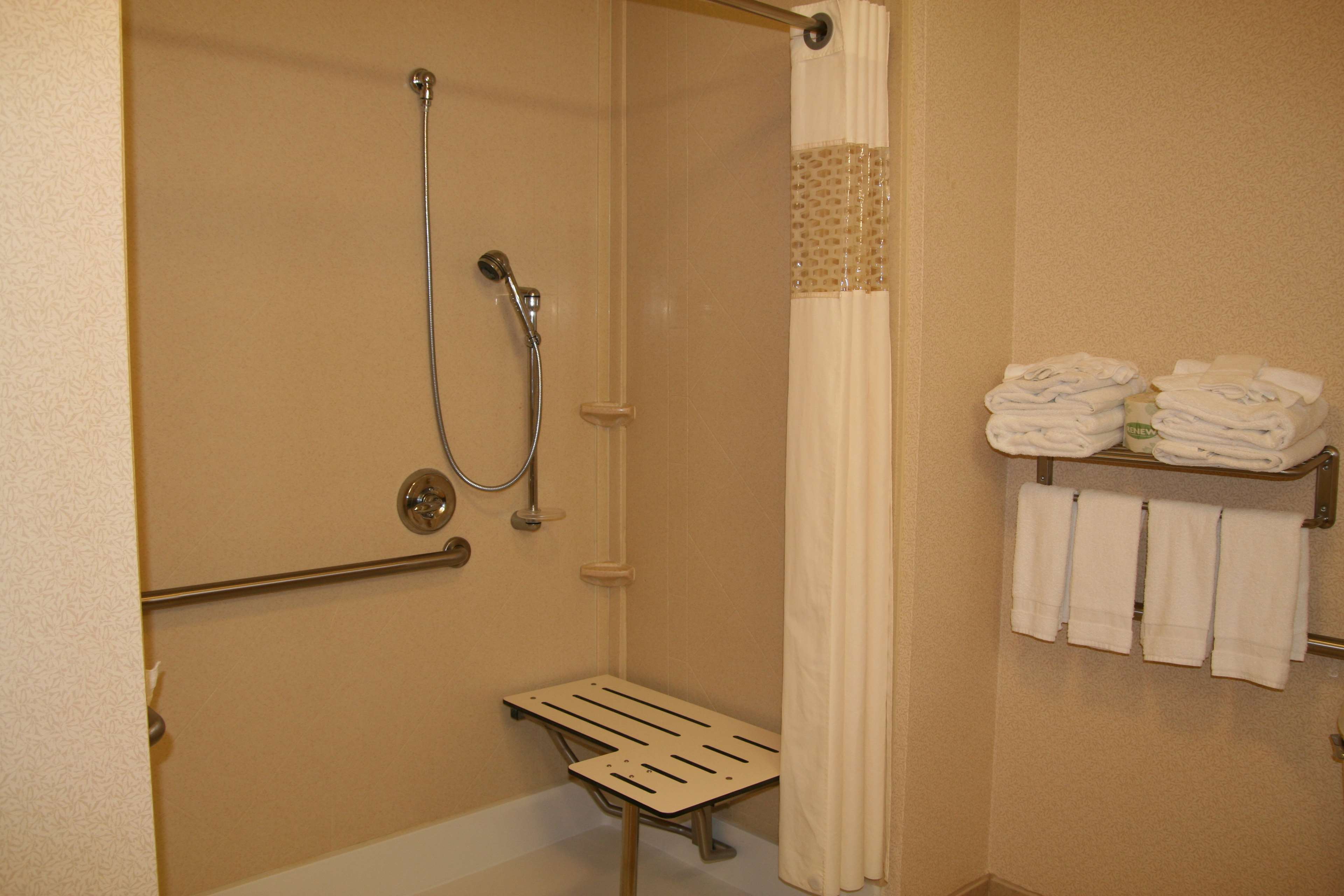 Guest room bath