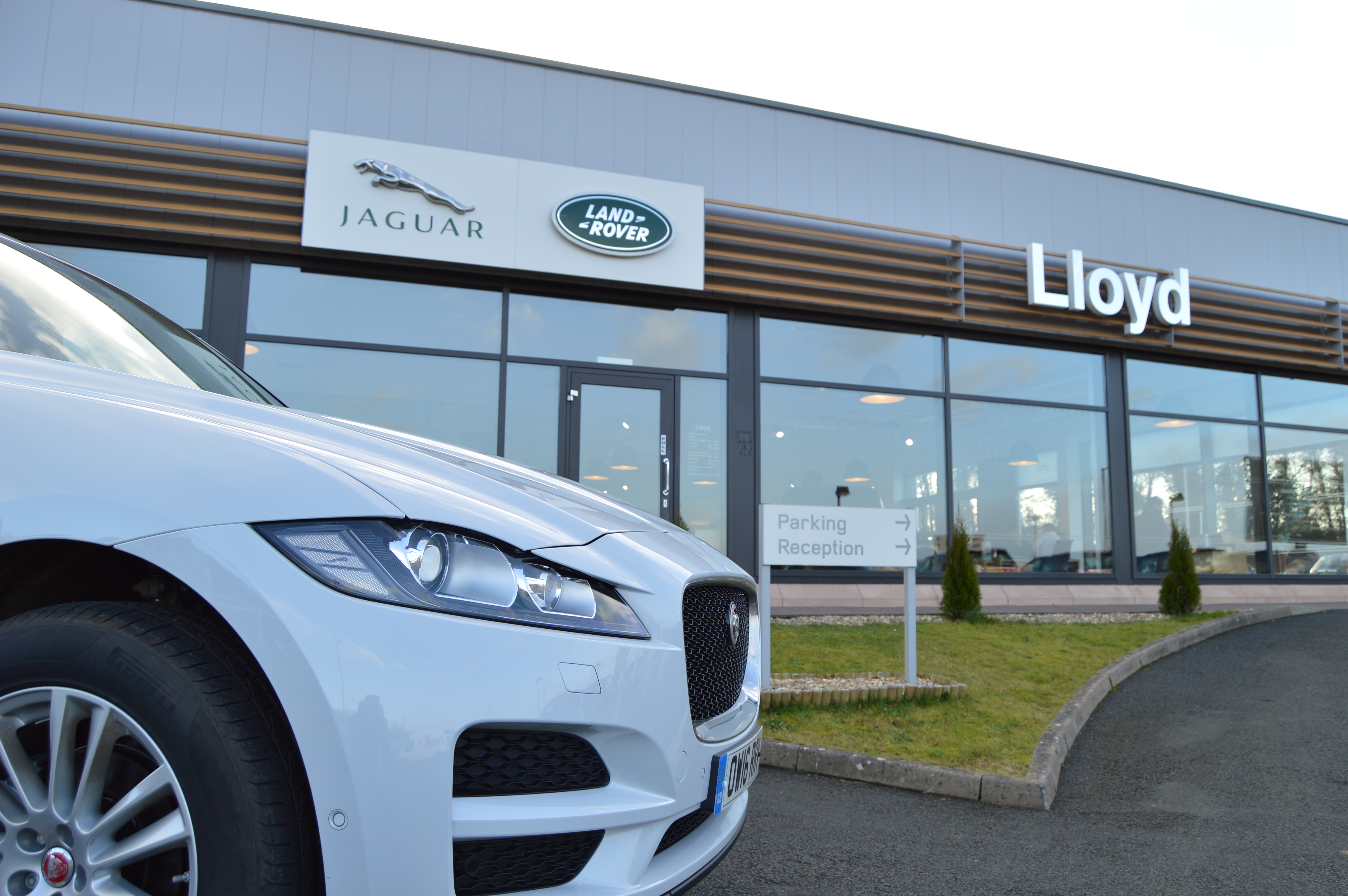 Lloyd Land Rover, Kelso Car Dealers (new & Used) in Kelso TD5 8DW