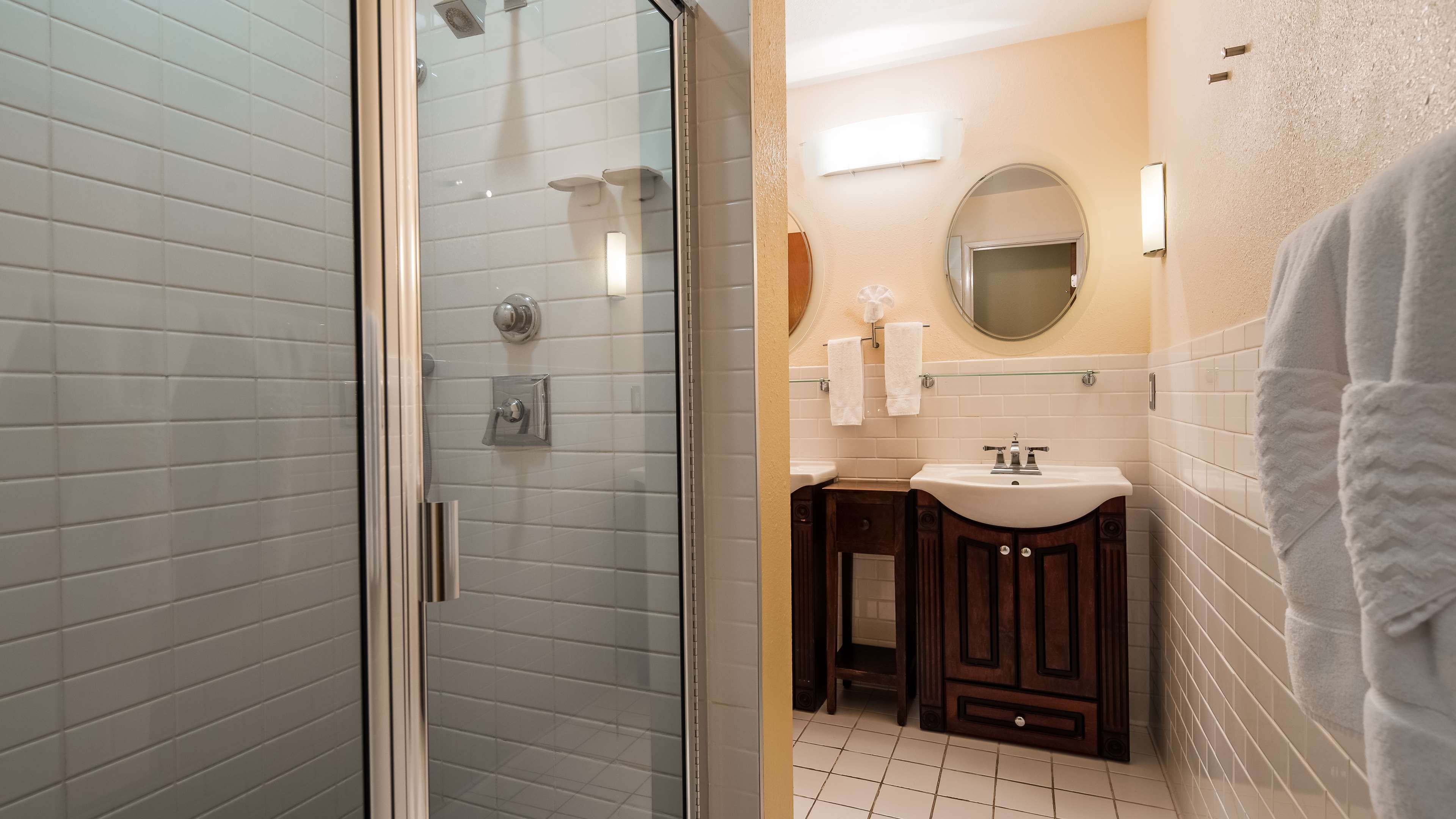 Best Western Plus Plaza by the Green Photo