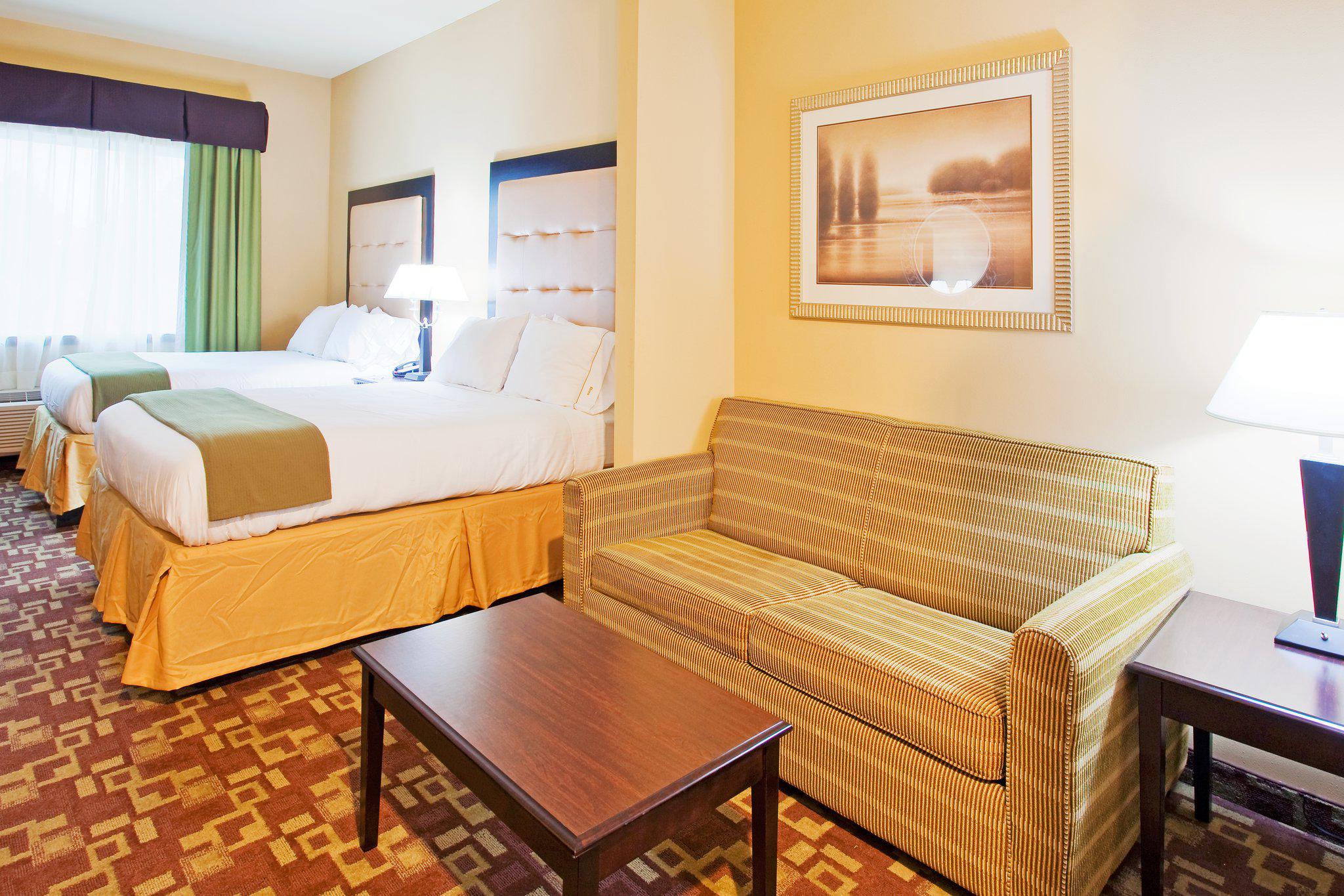 Holiday Inn Express & Suites Foley - N Gulf Shores Photo