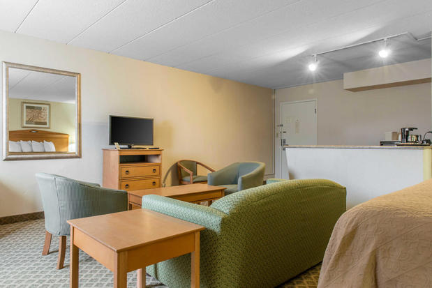 Images Quality Inn & Suites