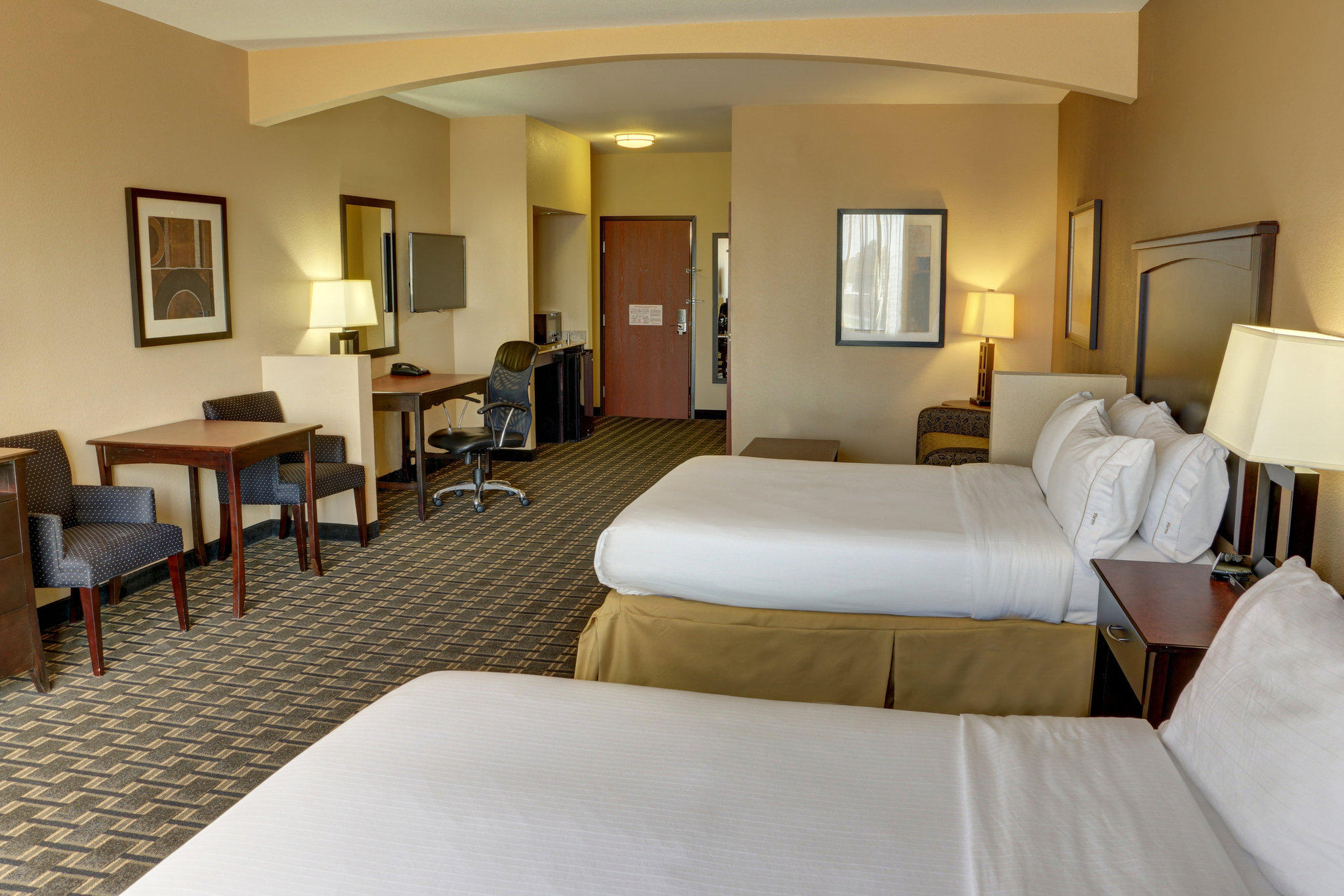 Holiday Inn Express & Suites Texarkana East Photo