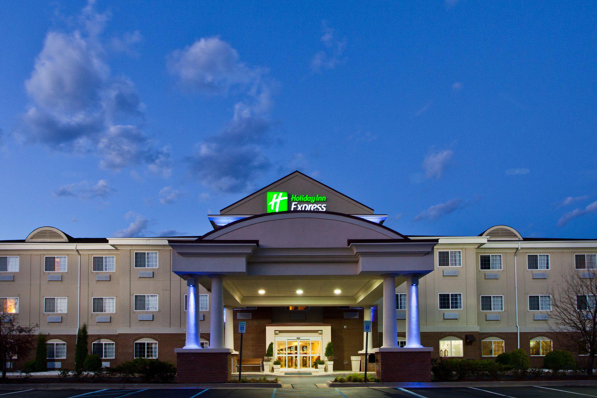 Holiday Inn Express & Suites Charlotte Photo