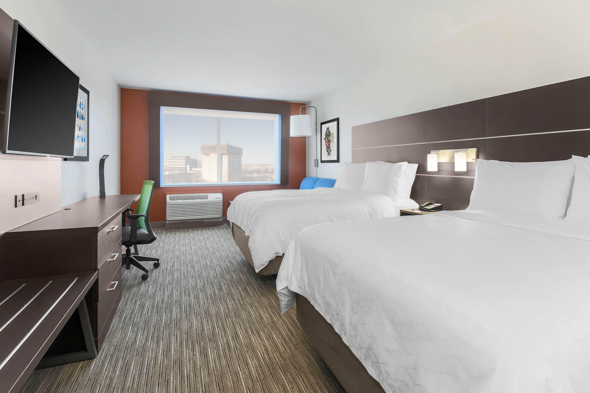 Holiday Inn Express & Suites Chicago O'Hare Airport Photo