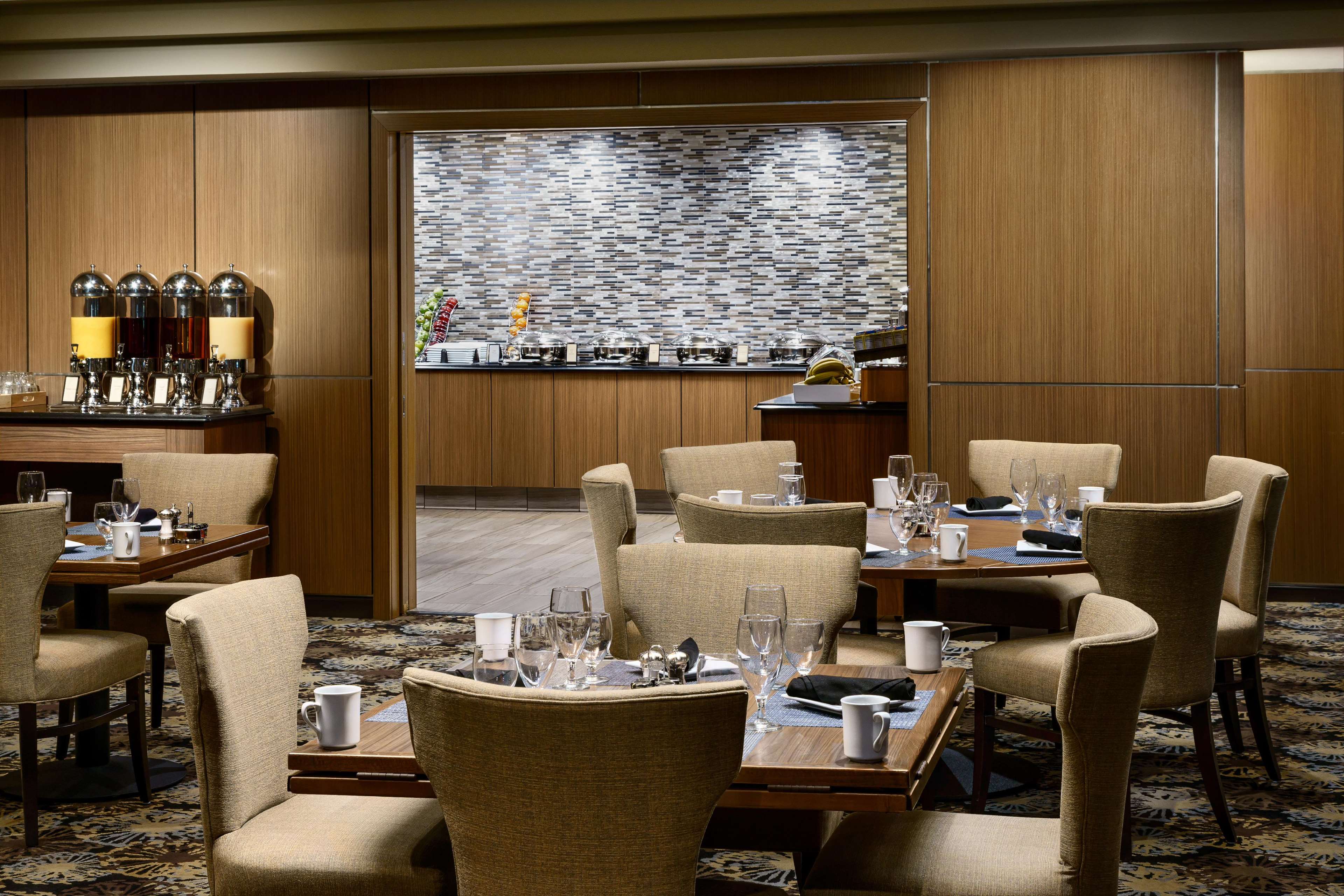 Hilton Charlotte University Place Photo