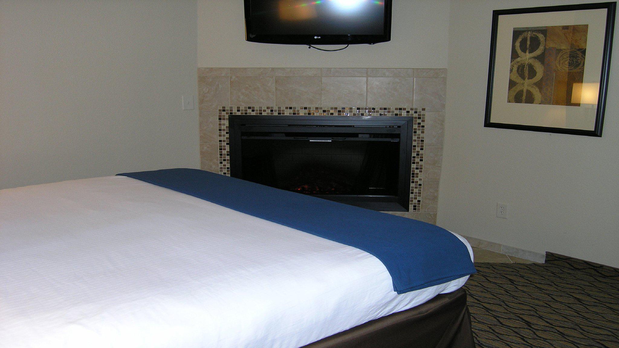 Holiday Inn Express & Suites Belle Vernon Photo