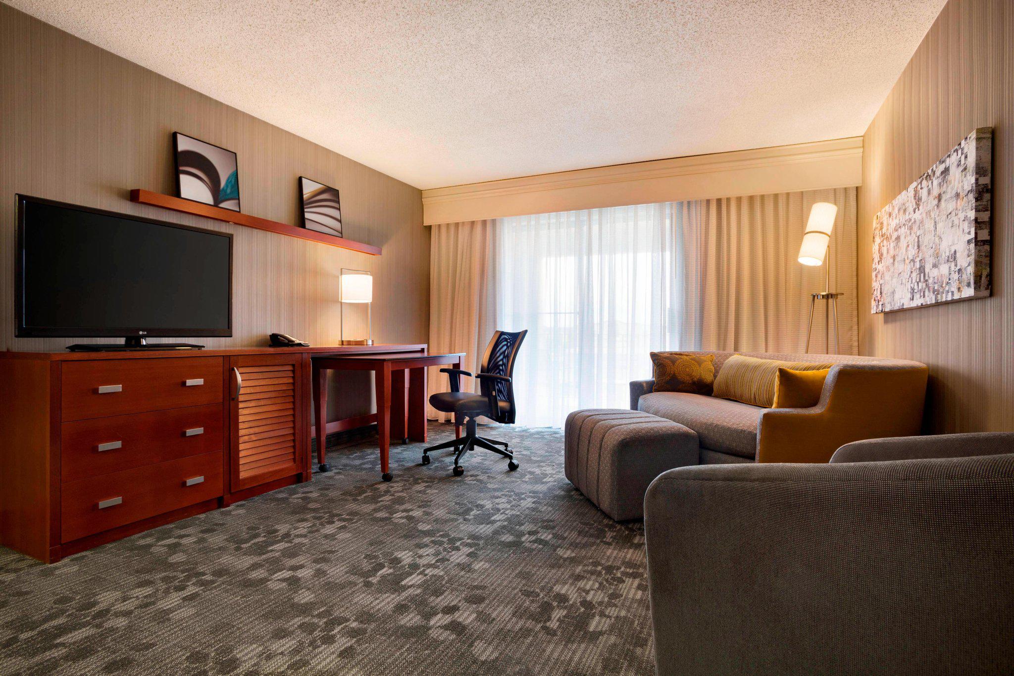 Courtyard by Marriott Champaign Photo