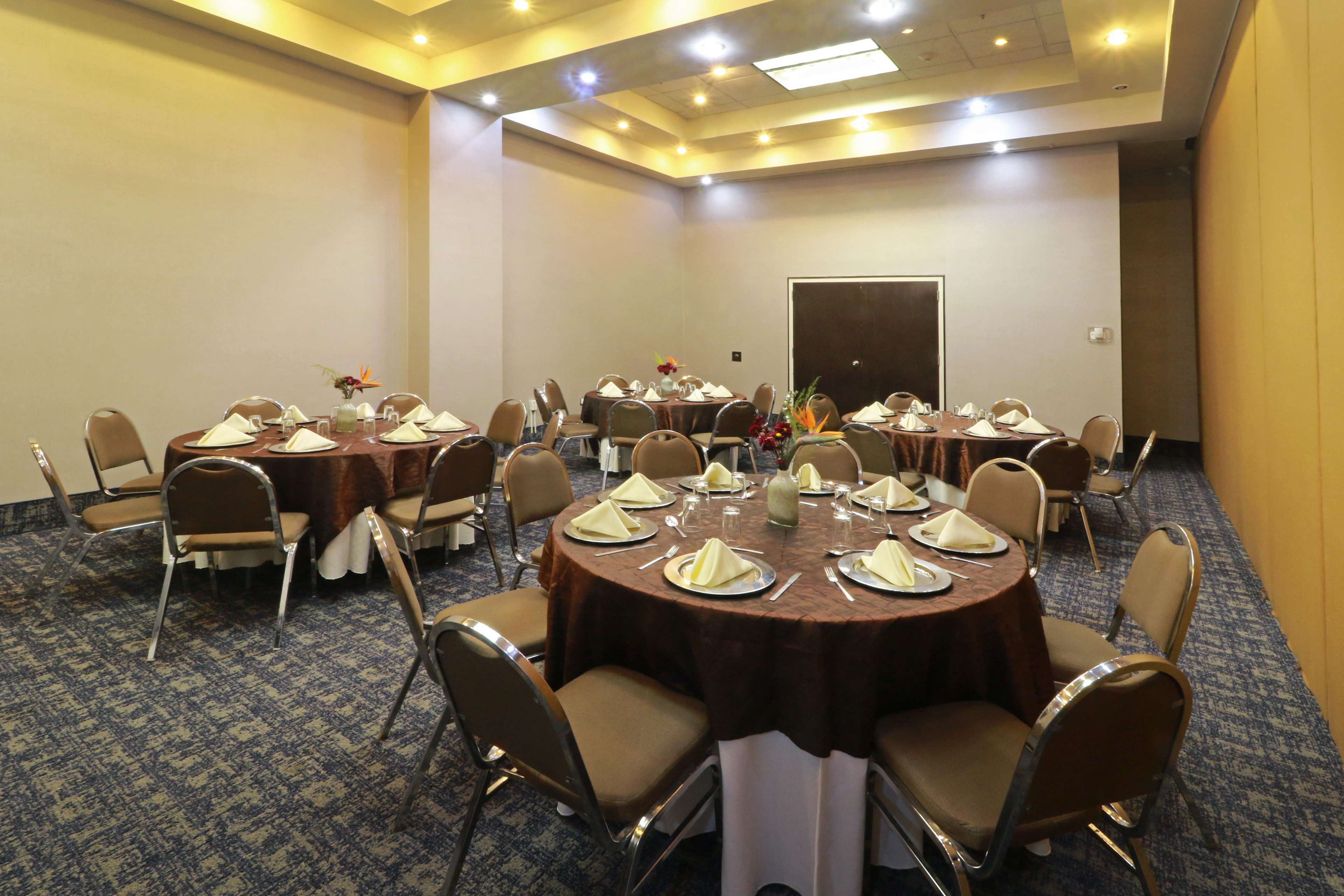 Images Hampton Inn by Hilton Monterrey-Airport