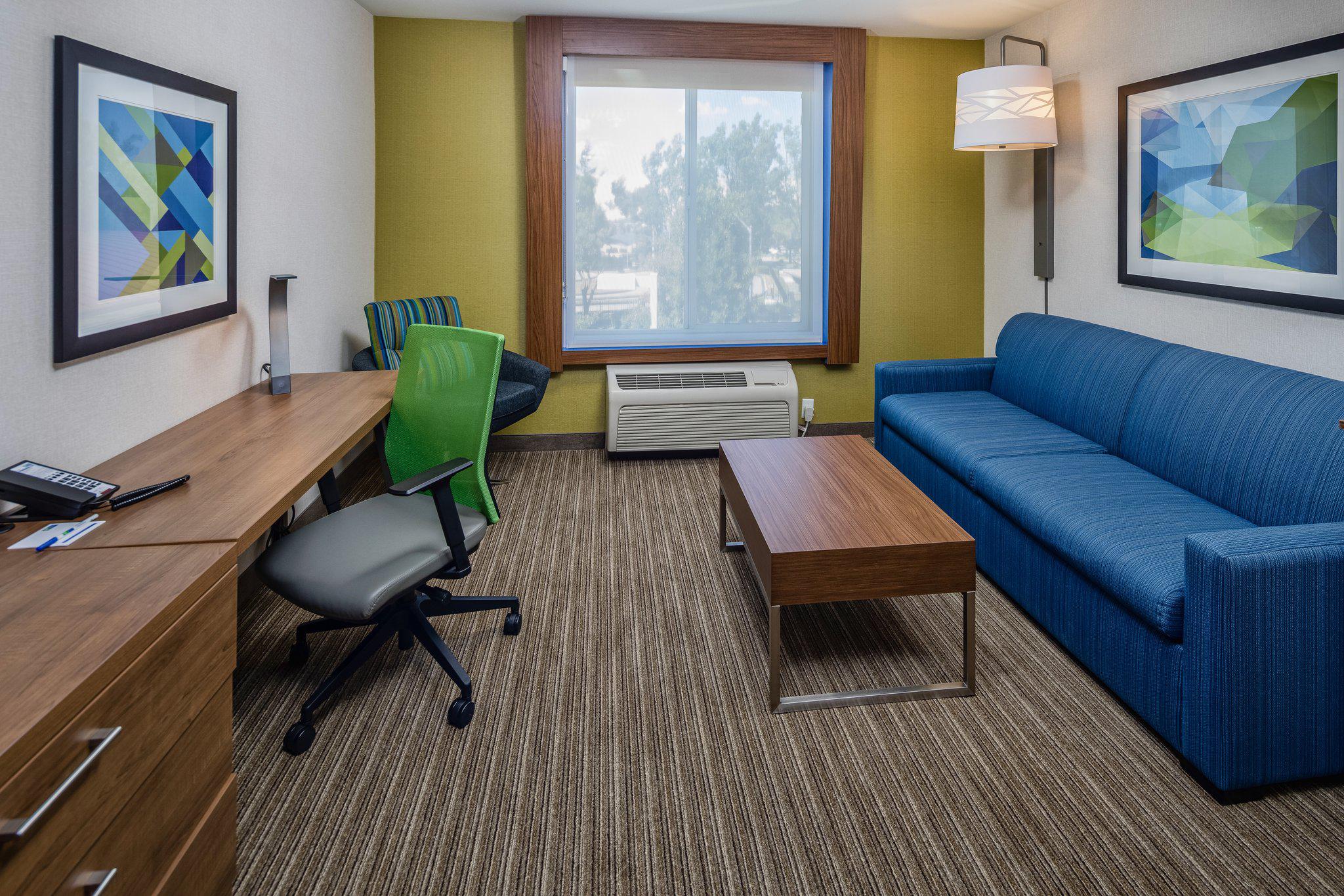 Holiday Inn Express & Suites Modesto-Salida Photo