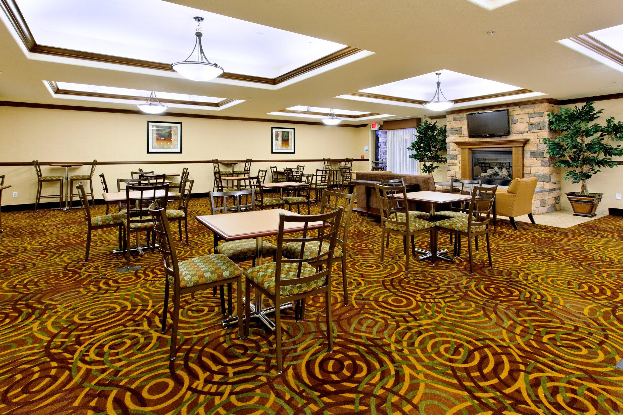 Holiday Inn Express & Suites Fresno Northwest-Herndon Photo