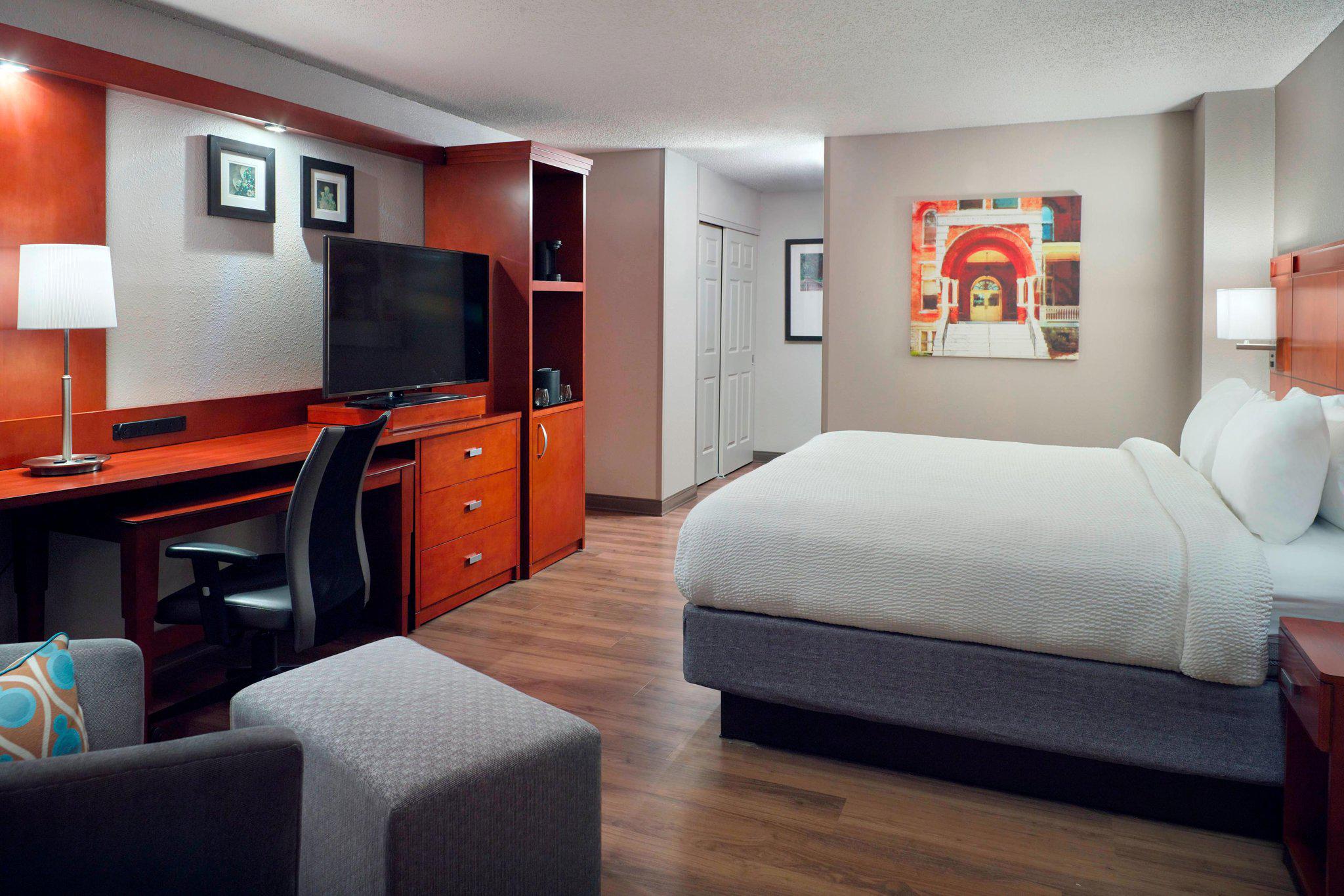 Courtyard by Marriott Atlanta Decatur Downtown/Emory Photo