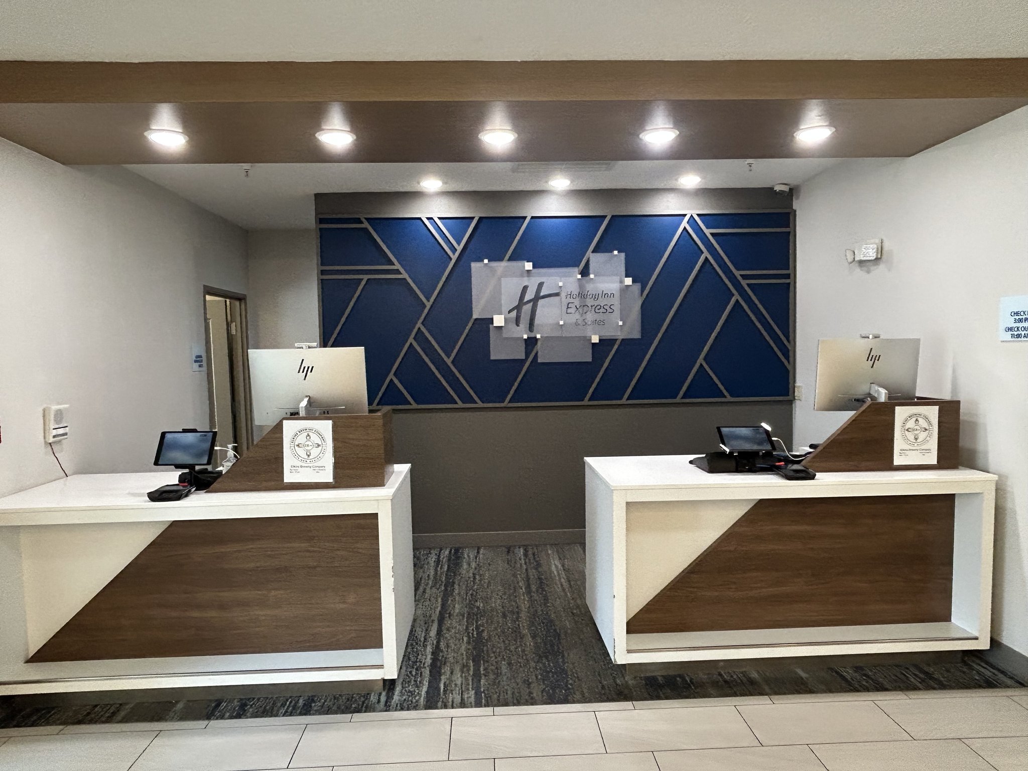 Holiday Inn Express & Suites Grants - Milan by IHG Image