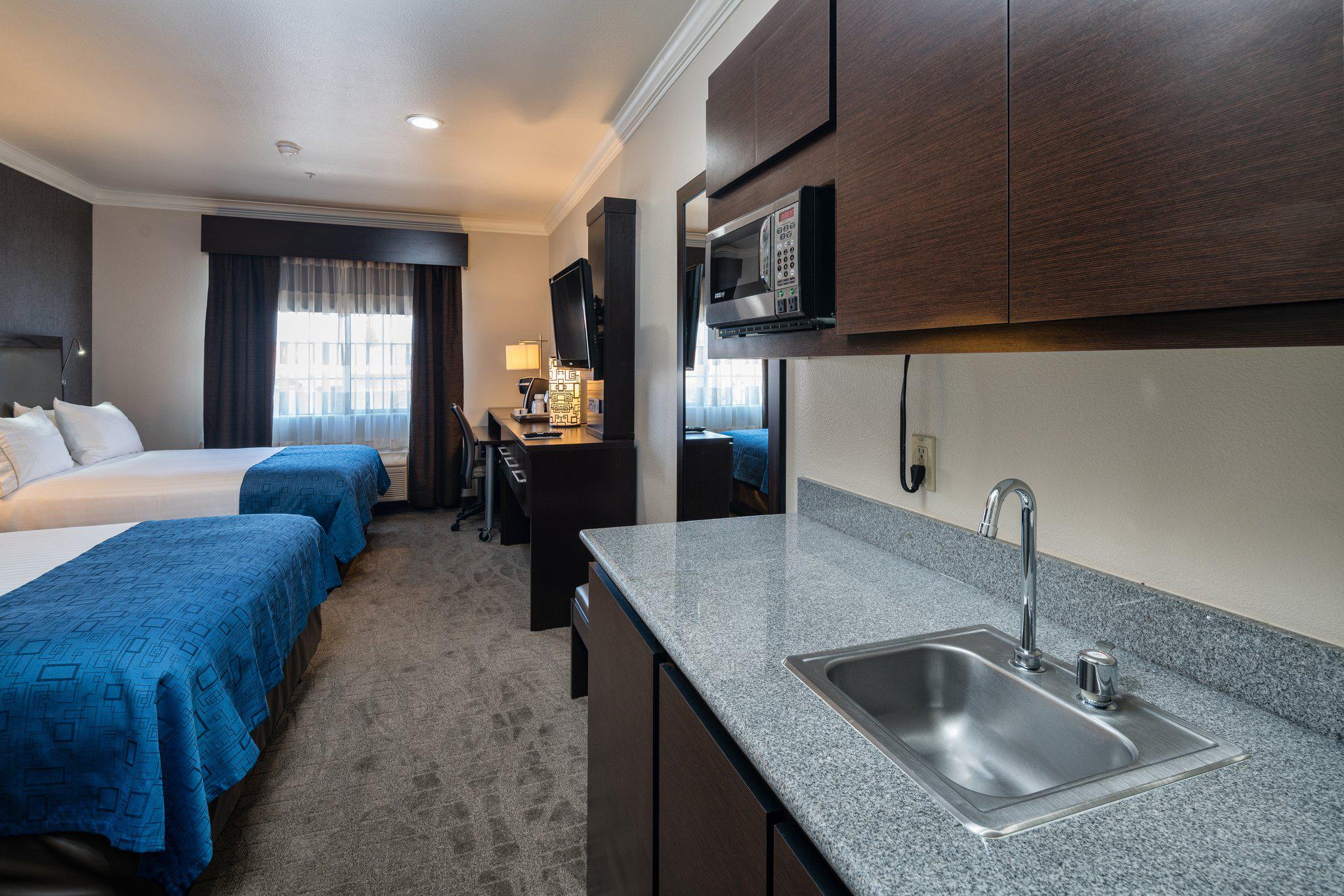 Holiday Inn Express & Suites Santa Clara Photo