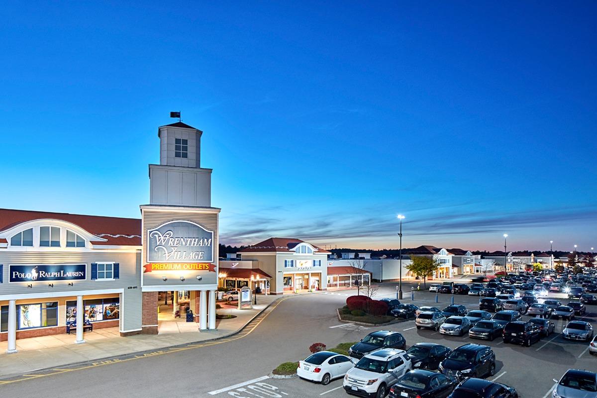 Saks OFF 5TH at Wrentham Village Premium Outlets® - A Shopping Center in  Wrentham, MA - A Simon Property