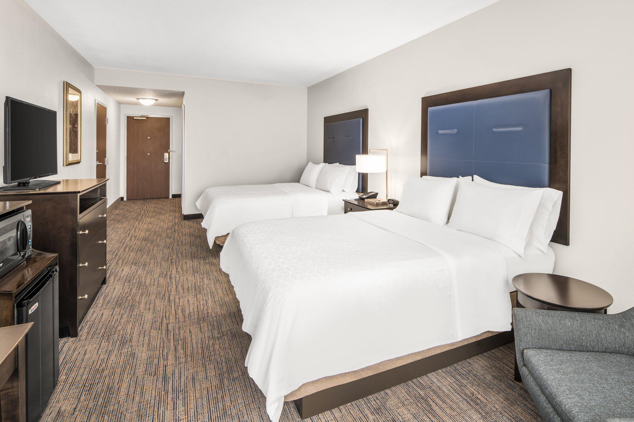 Holiday Inn Express & Suites Wilmington-Newark Photo