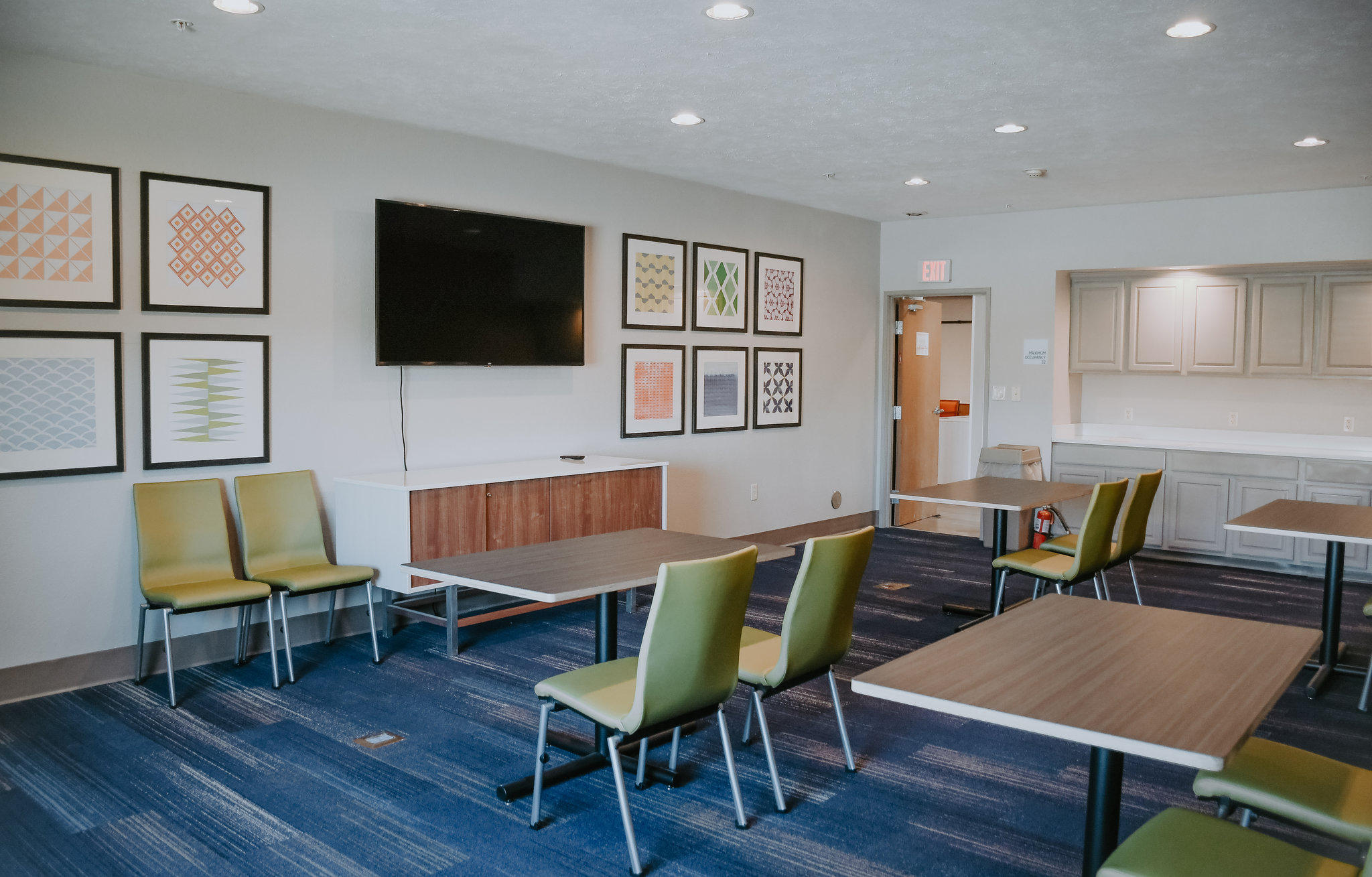 Holiday Inn Express & Suites Lincoln South Photo