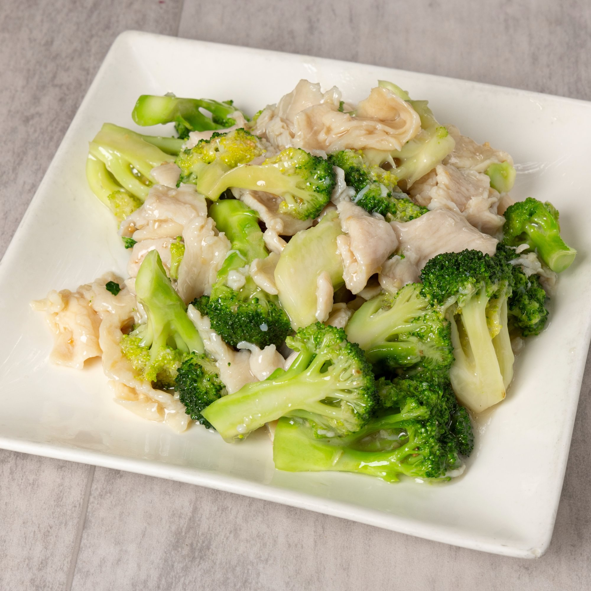 Sliced chicken with broccoli (lunch) / 芥兰鸡片（午）