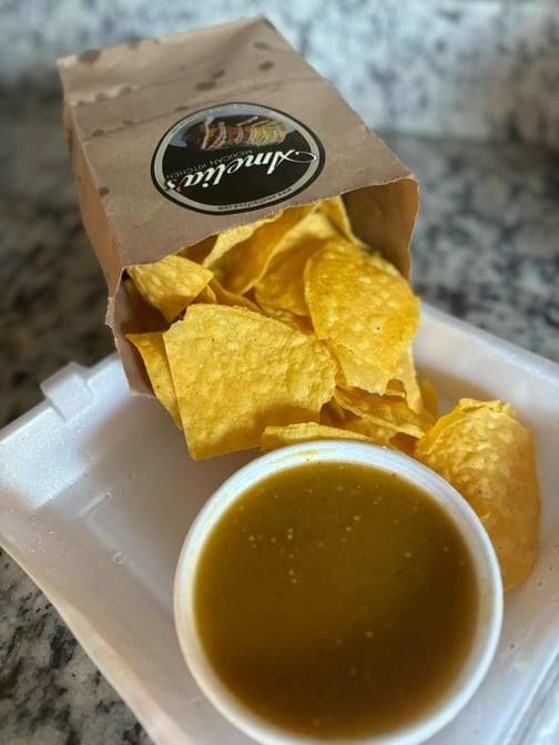 Roasted Tomatillo 8 oz (Green) & Chips