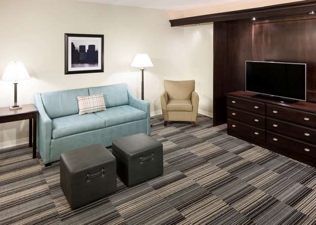 Images Hampton Inn & Suites Omaha-Downtown