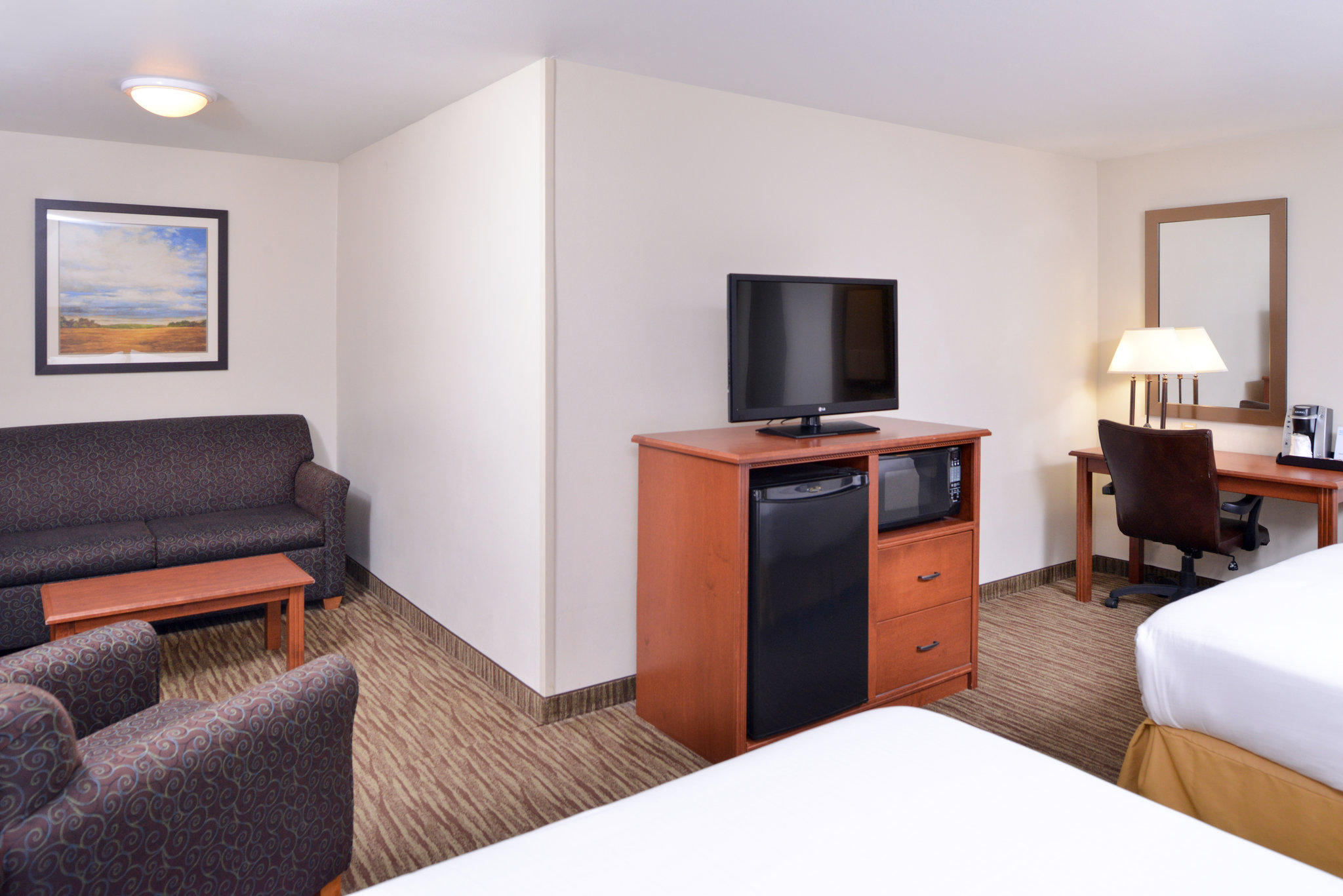 Holiday Inn Express & Suites Sioux Falls at Empire Mall Photo