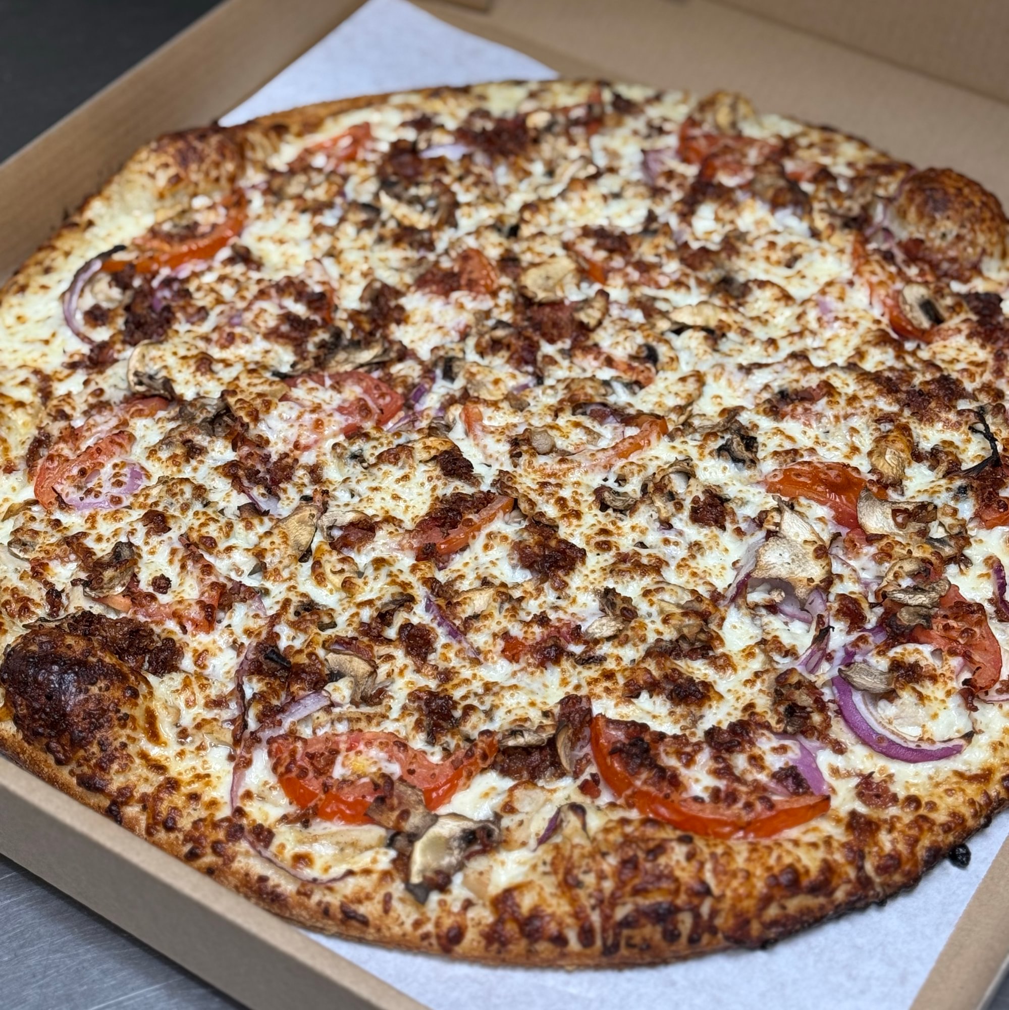 Chicken Deluxe Pizza