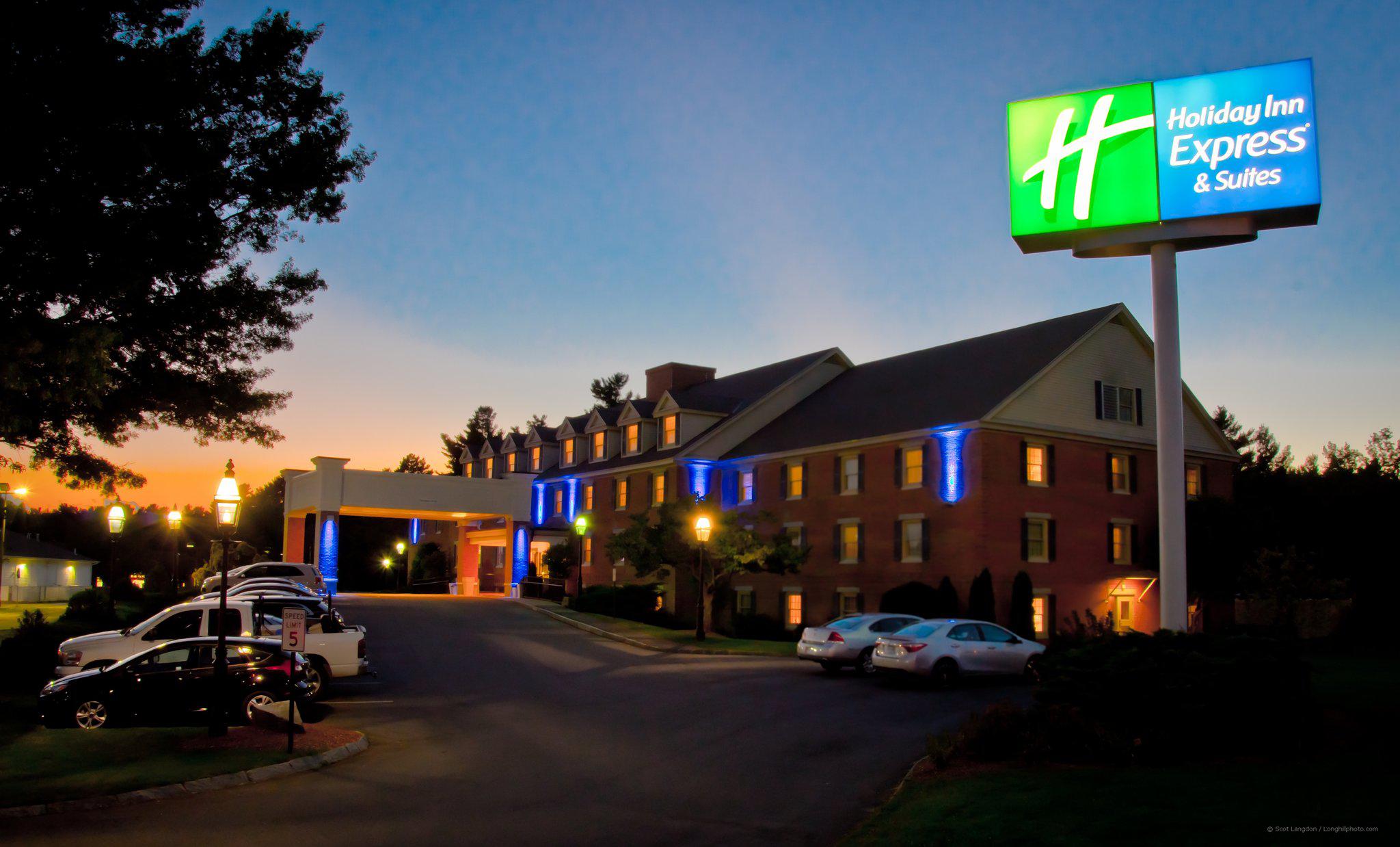 Holiday Inn Express & Suites Merrimack Photo