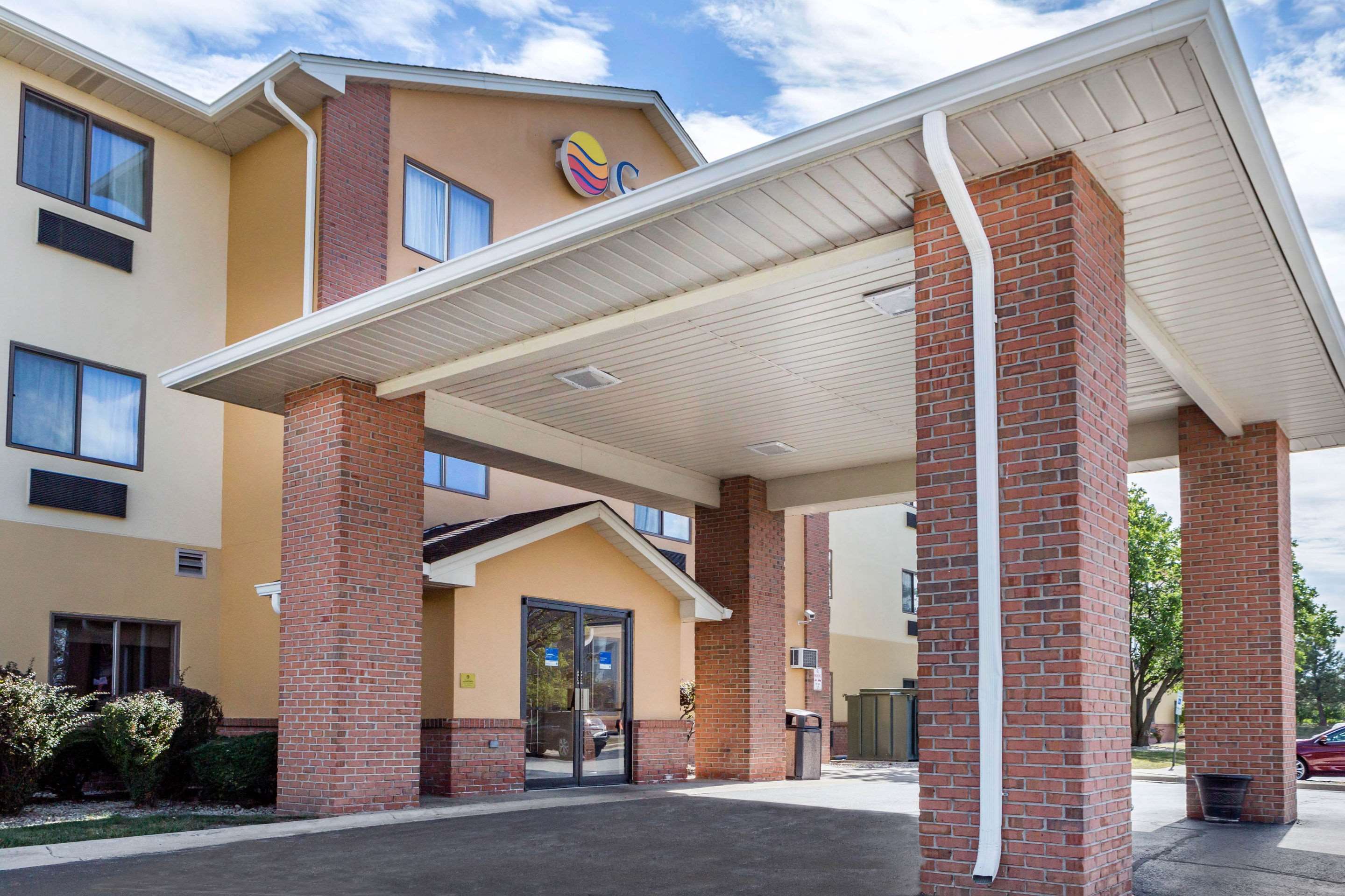 Comfort Inn Romeoville - Bolingbrook Photo