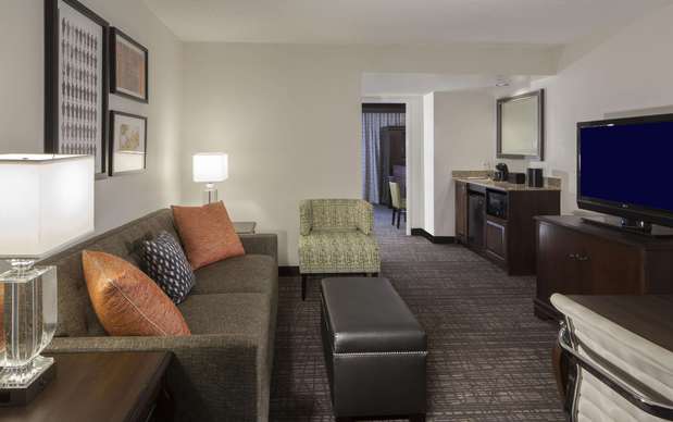 Images Embassy Suites by Hilton Philadelphia Airport