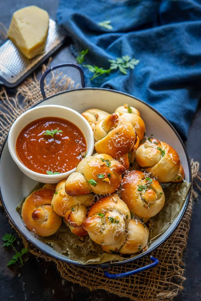 1/2 Dozen - Garlic Knots