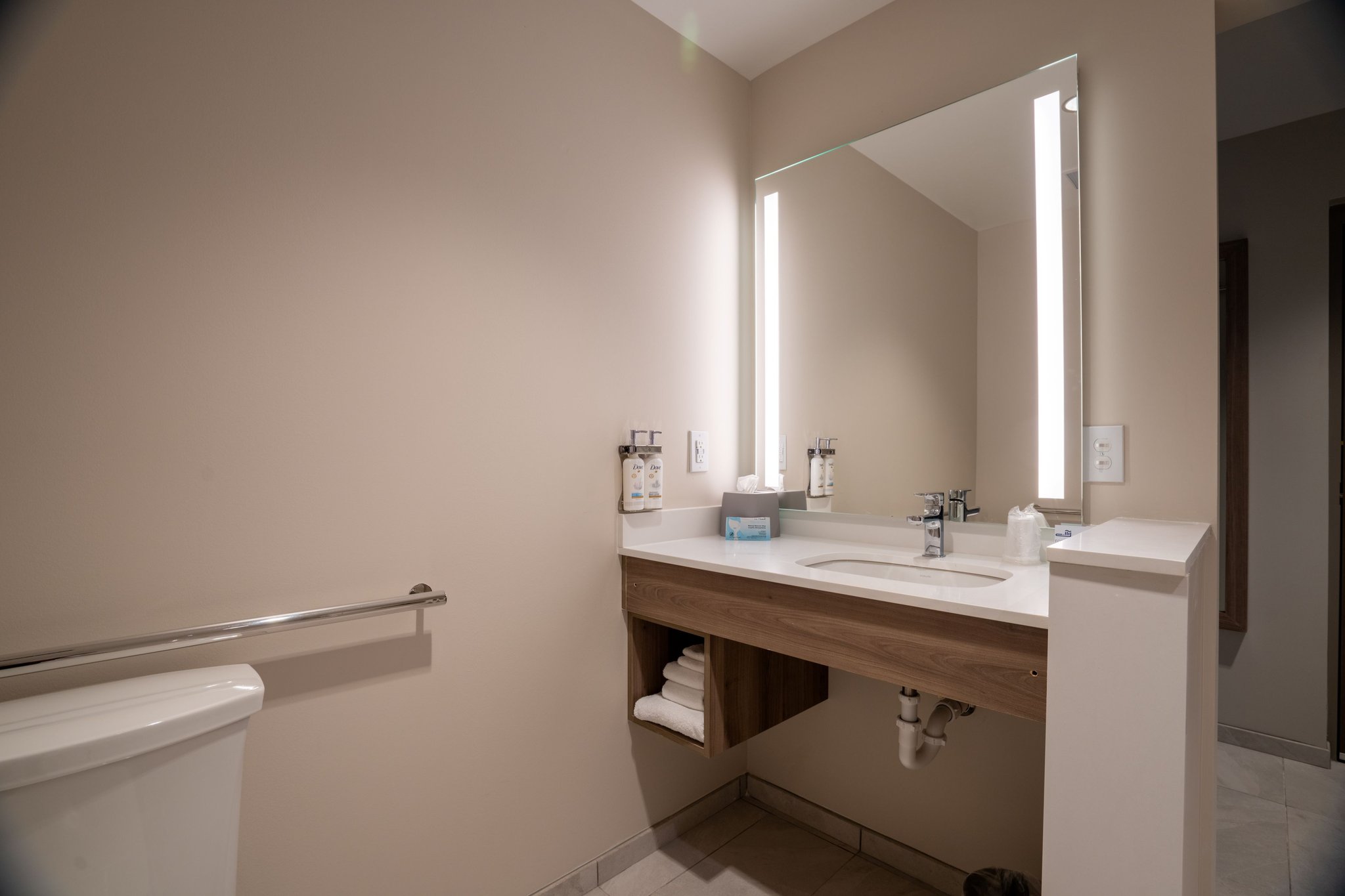 Holiday Inn Express & Suites Murfreesboro West by IHG Image