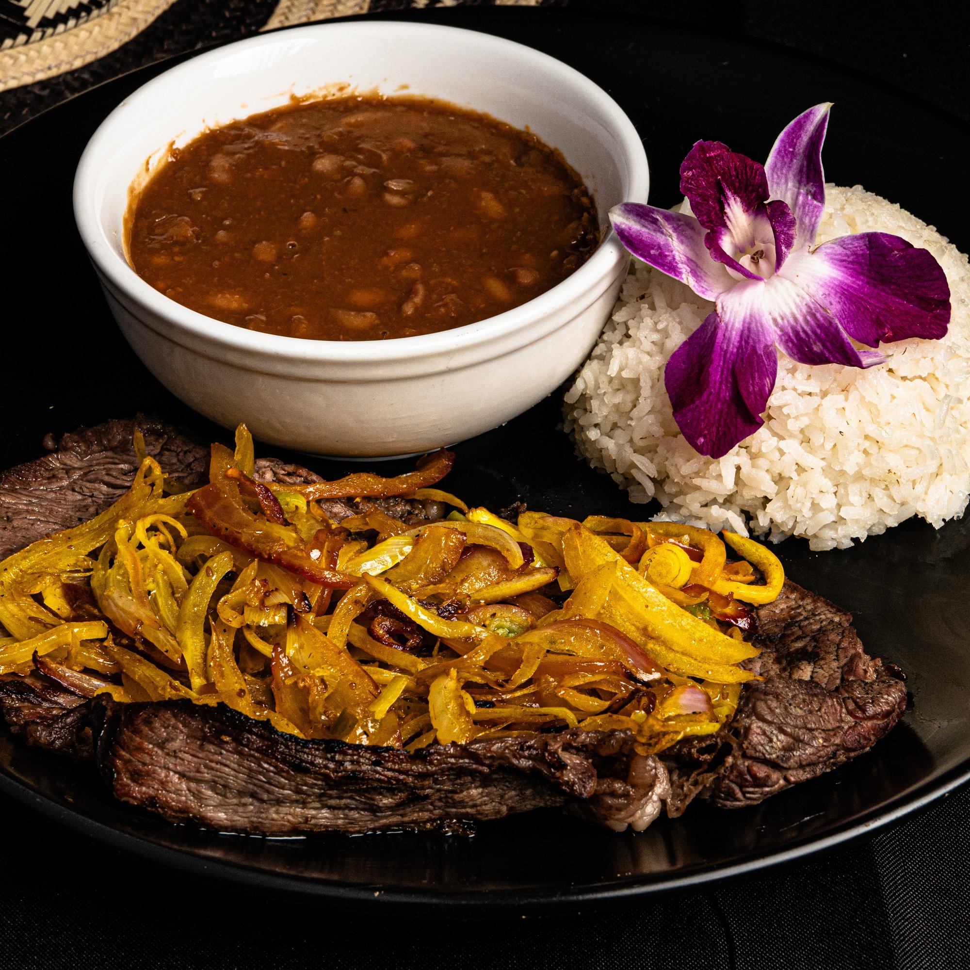 Bistec Encebollado