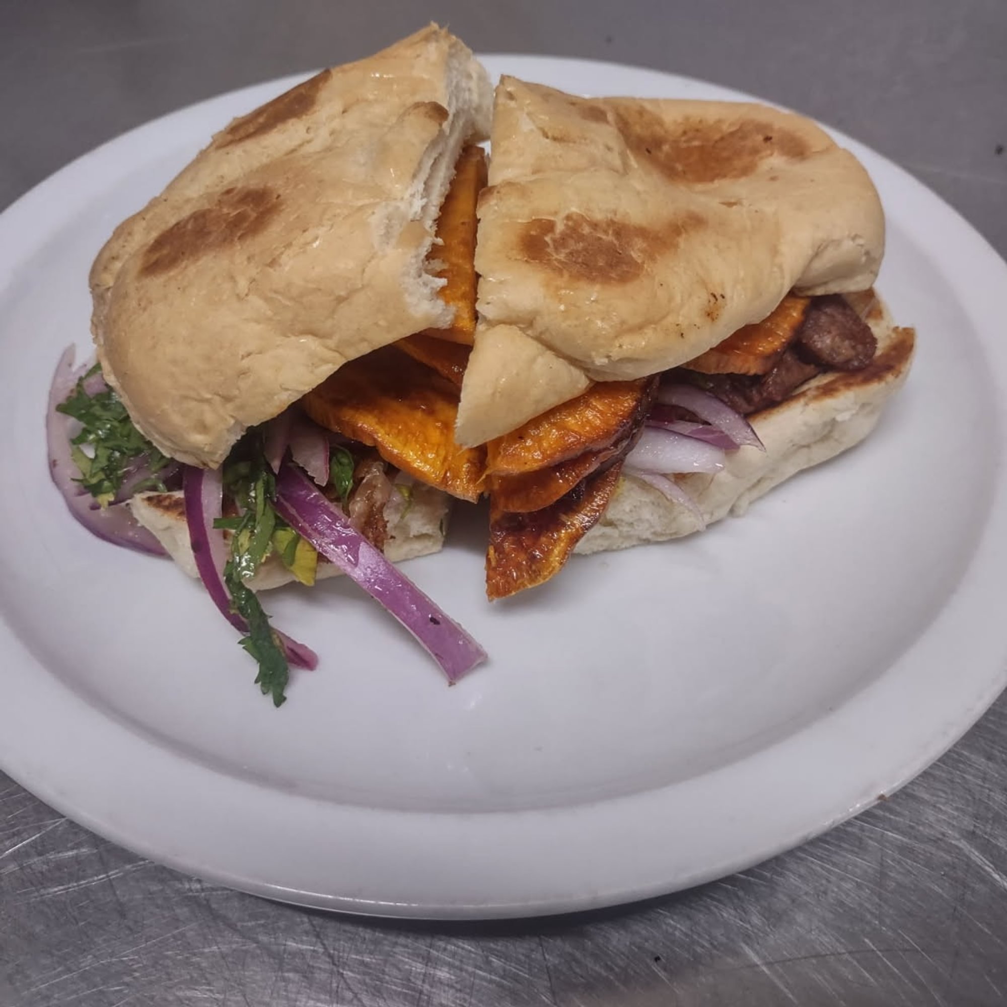 Pan Con Chicharrón