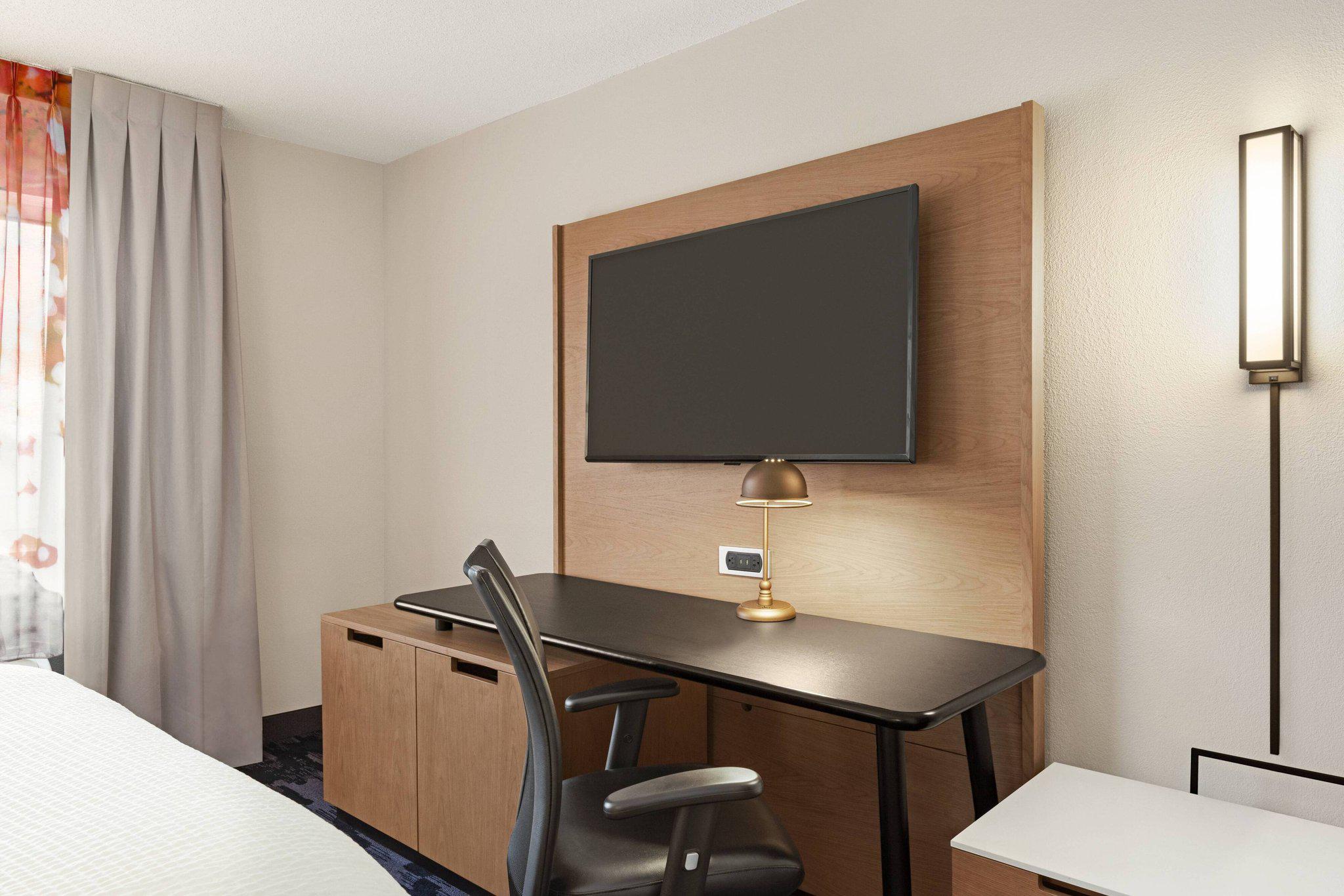 Fairfield Inn by Marriott Warren Niles Photo