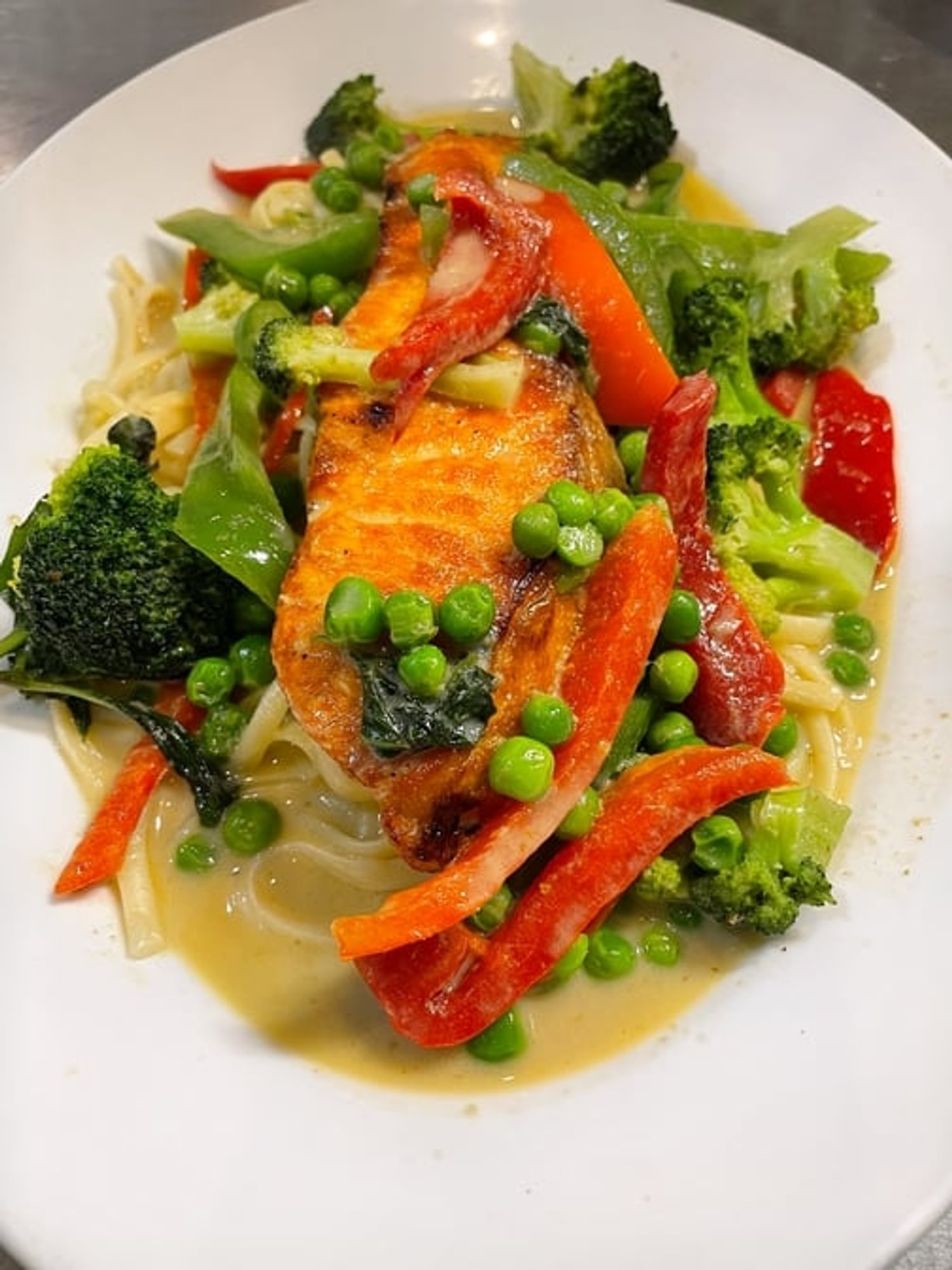 Green Spaghetti Salmon