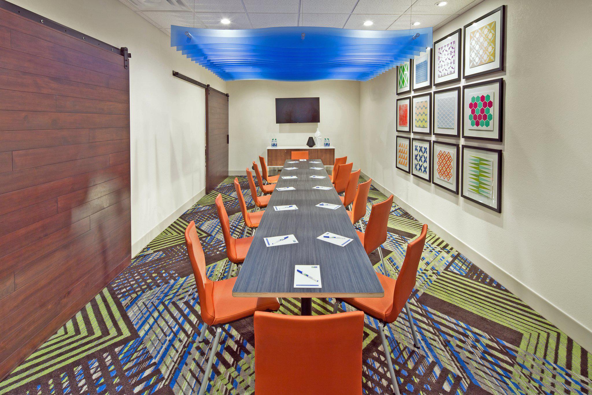 Holiday Inn Express & Suites Indianapolis NW - Zionsville Photo