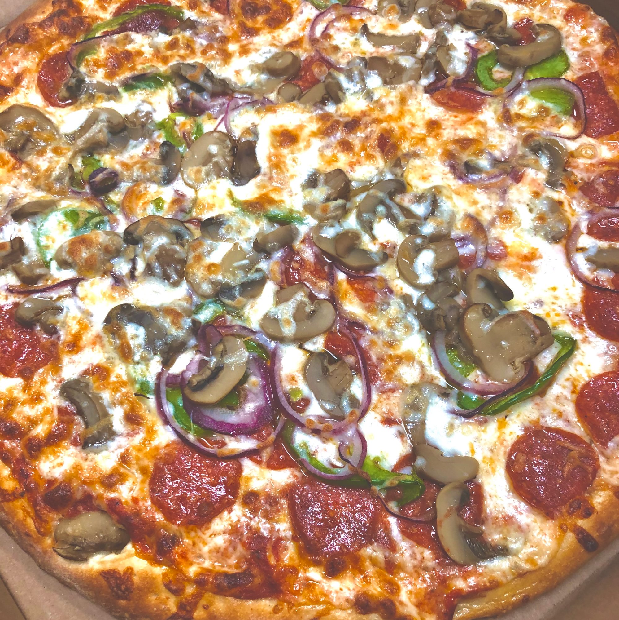 Mountain Pizza (14" Large - 12 Slices)