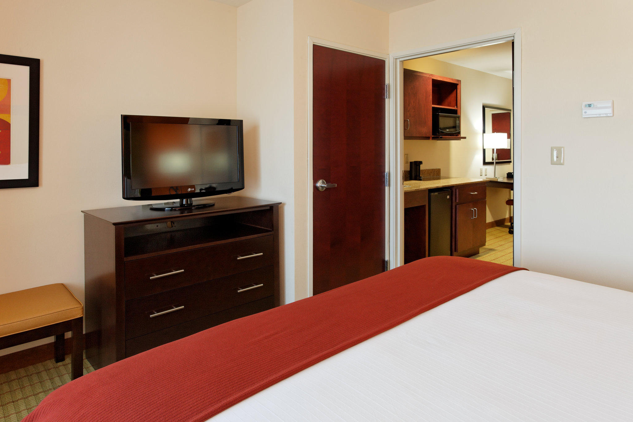 Holiday Inn Express & Suites Florence Northeast Photo