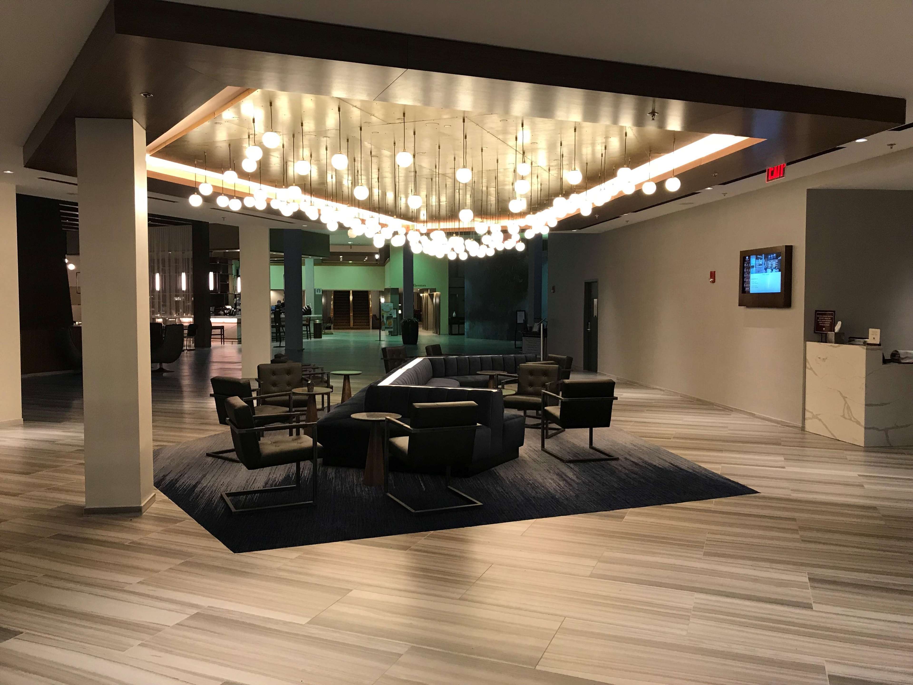 DoubleTree by Hilton Hotel Newark Airport Photo