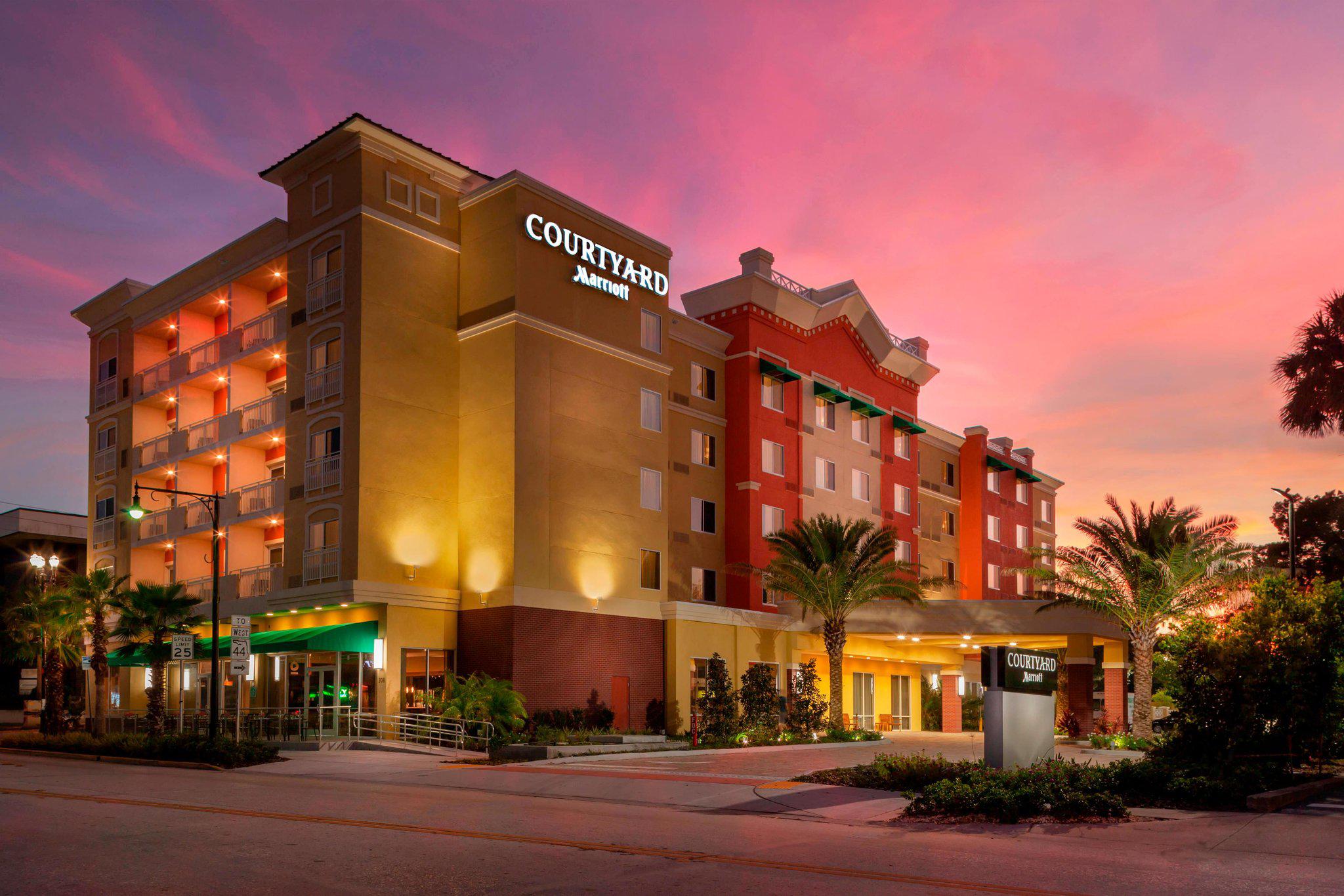 Courtyard by Marriott DeLand Historic Downtown Photo