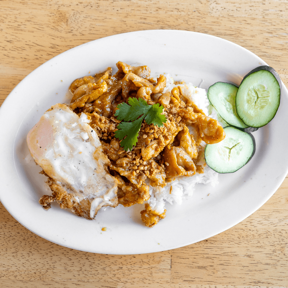 Garlic Pork with Fried Egg (Kao Moo Ga Tiem)