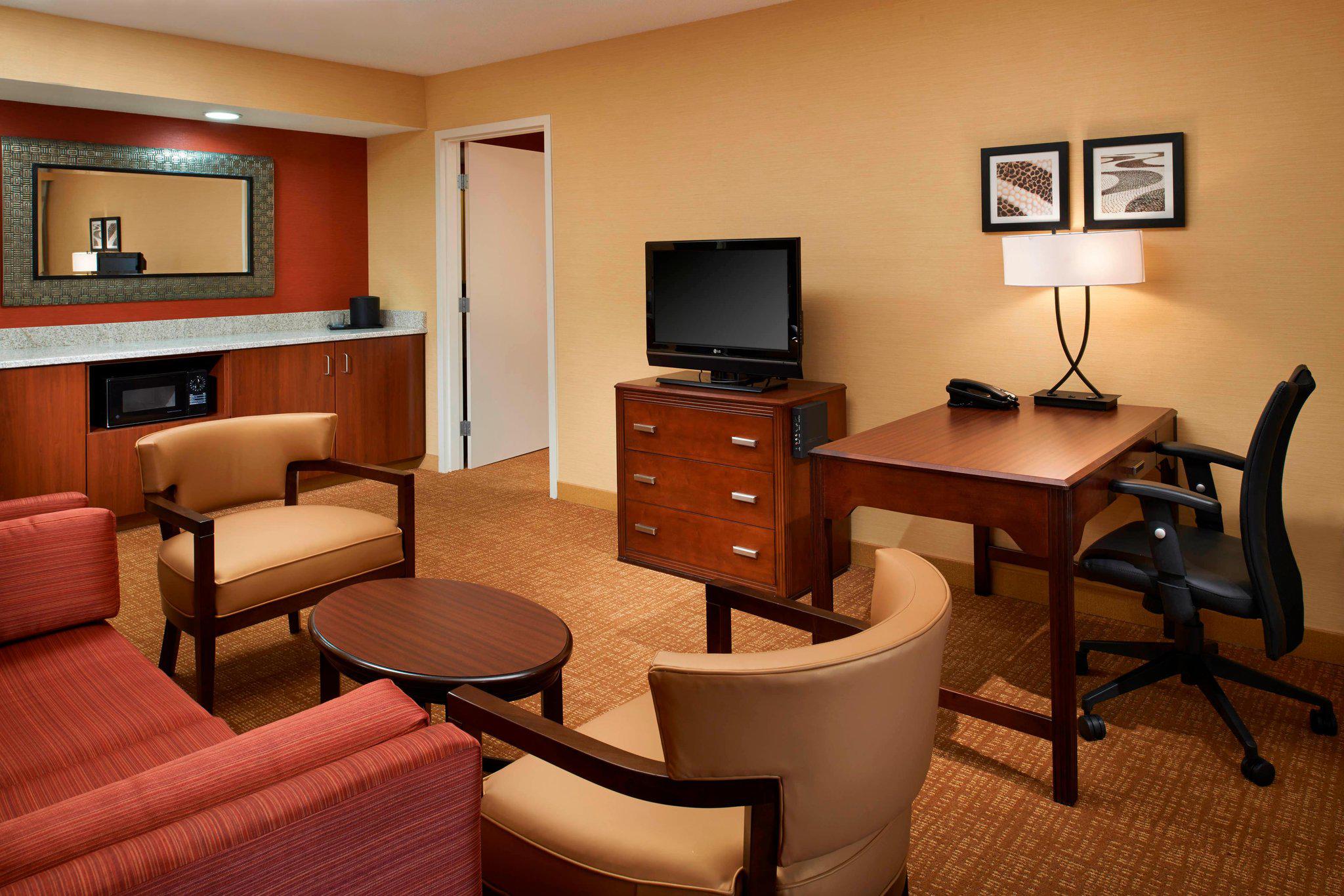 Courtyard by Marriott Detroit Novi Photo