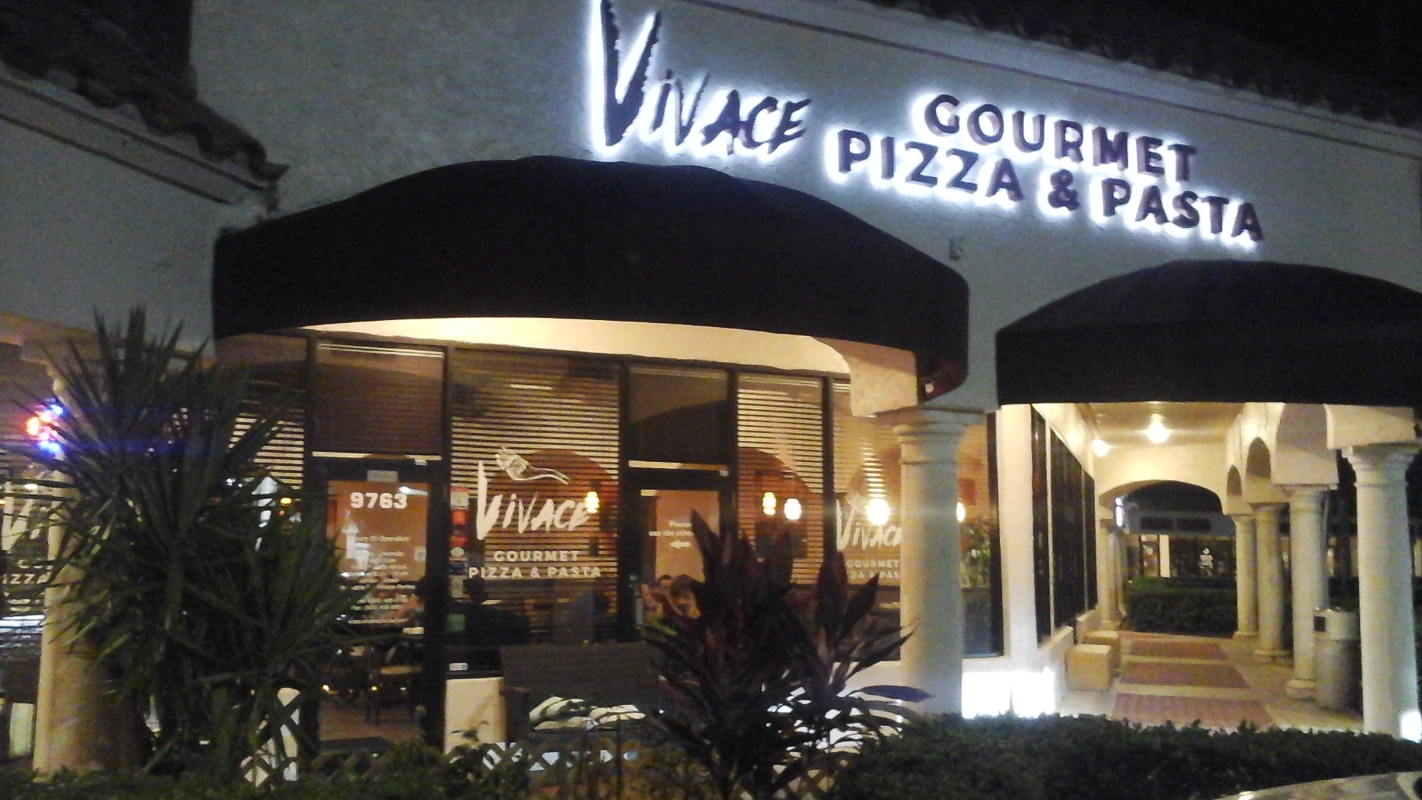 Vivace Gourmet Pizza &amp; Pasta Logo