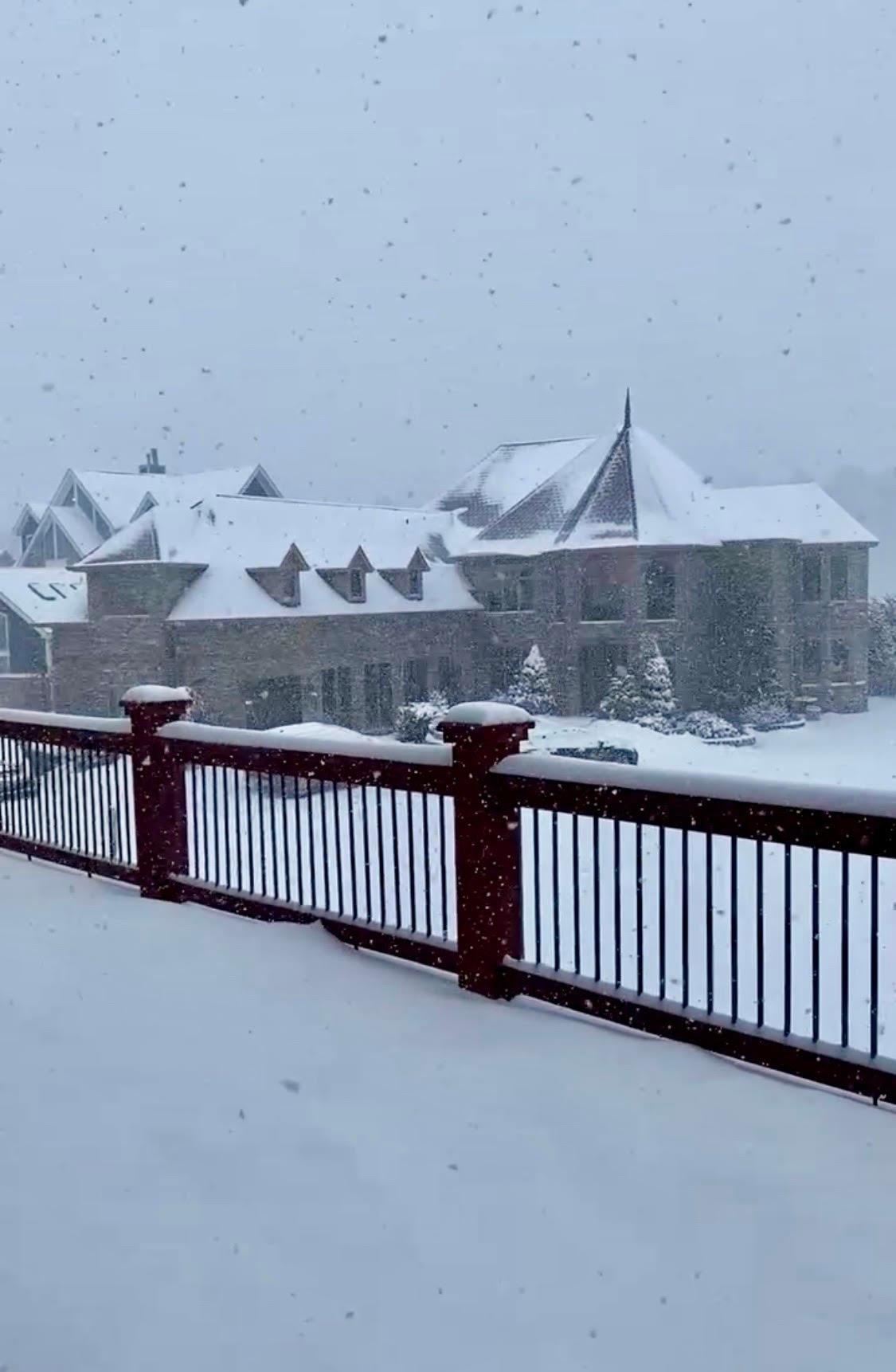 HF Roofing Contractor Image