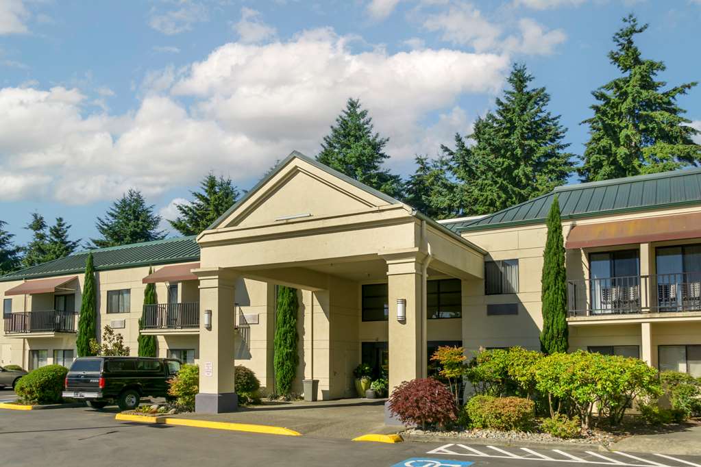 Best Western Plus Plaza by the Green Image